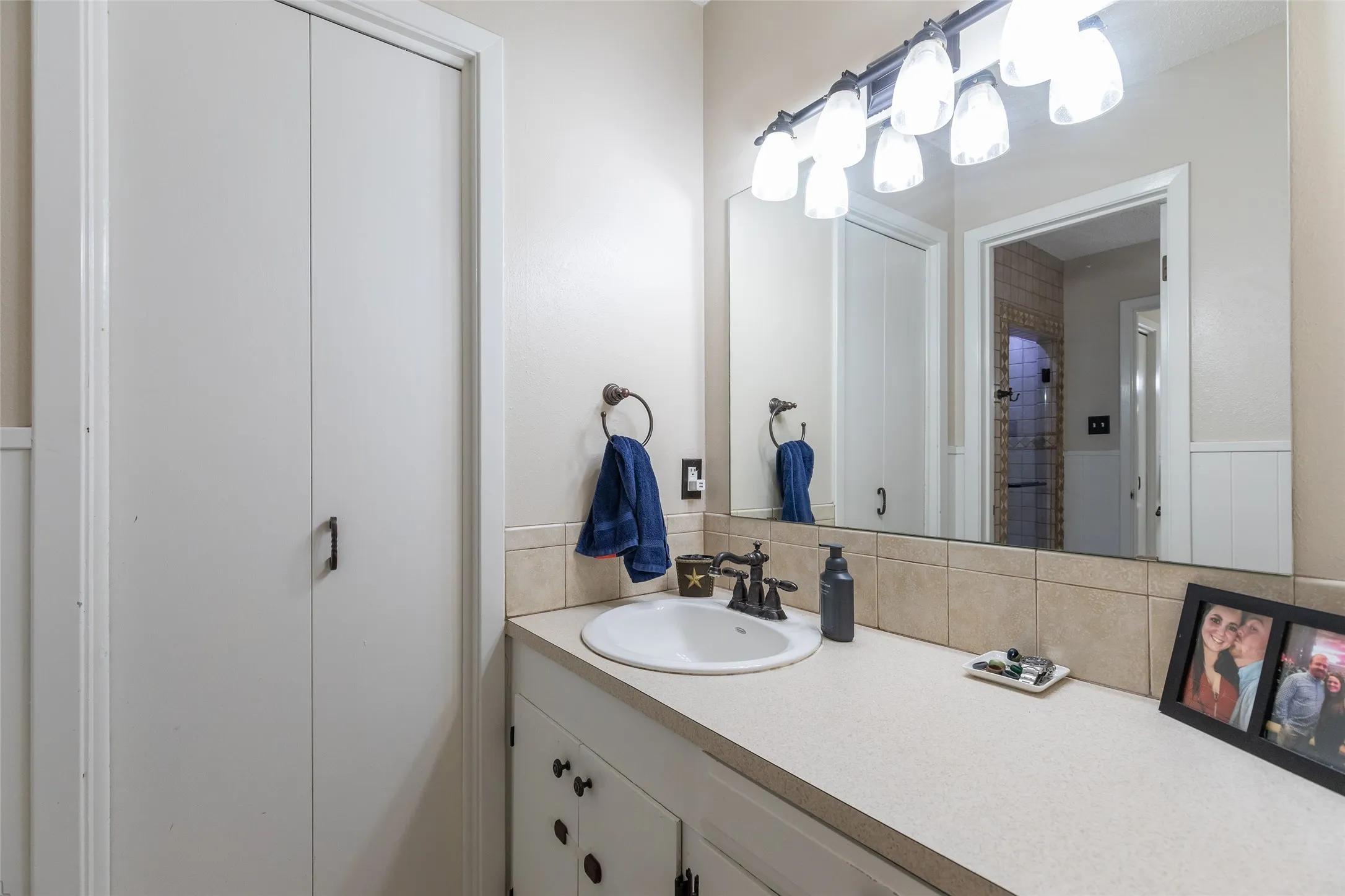 Single Family Residence For Sale in Taylor County , 4002 Ligustrum Drive, Abilene, Texas 79605, 4 Bedroom, 2 Bathroom, 2 Garage spaces, 2,425 Sqft, built in 1968, mls#21365148, Real Estate Agent in Abilene, Homes For Sale in Taylor county, Homes For Sale in Abilene, Realtor in Abilene Texas, Real Estate Brokerage Independent Realty Texas, Luminita Cordes Realtor