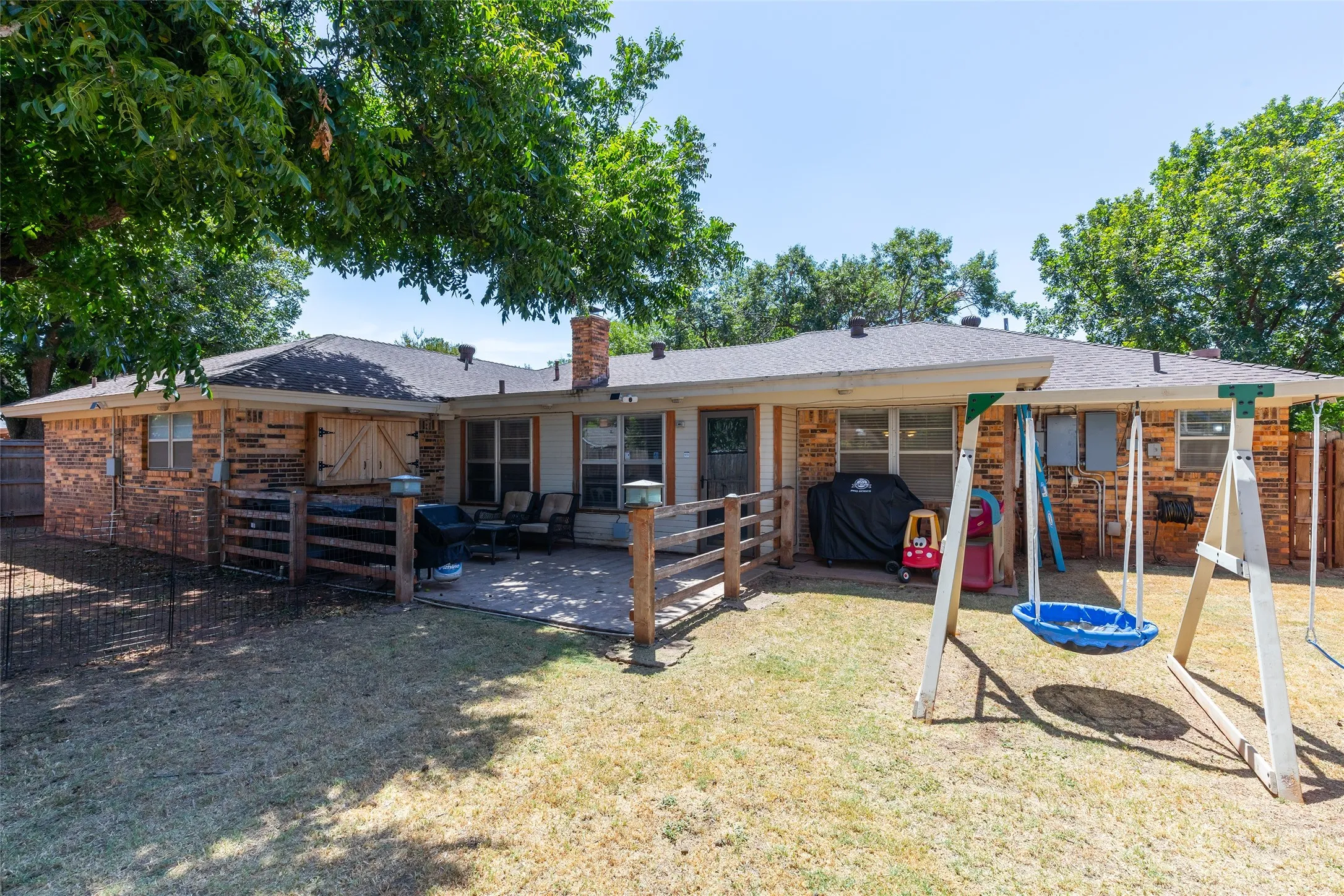 Single Family Residence For Sale in Taylor County , 4002 Ligustrum Drive, Abilene, Texas 79605, 4 Bedroom, 2 Bathroom, 2 Garage spaces, 2,425 Sqft, built in 1968, mls#21365148, Real Estate Agent in Abilene, Homes For Sale in Taylor county, Homes For Sale in Abilene, Realtor in Abilene Texas, Real Estate Brokerage Independent Realty Texas, Luminita Cordes Realtor