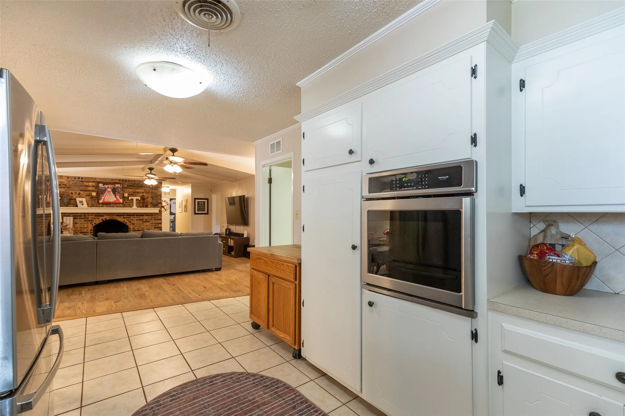 Single Family Residence For Sale in Taylor County , 4002 Ligustrum Drive, Abilene, Texas 79605, 4 Bedroom, 2 Bathroom, 2 Garage spaces, 2,425 Sqft, built in 1968, mls#21365148, Real Estate Agent in Abilene, Homes For Sale in Taylor county, Homes For Sale in Abilene, Realtor in Abilene Texas, Real Estate Brokerage Independent Realty Texas, Luminita Cordes Realtor