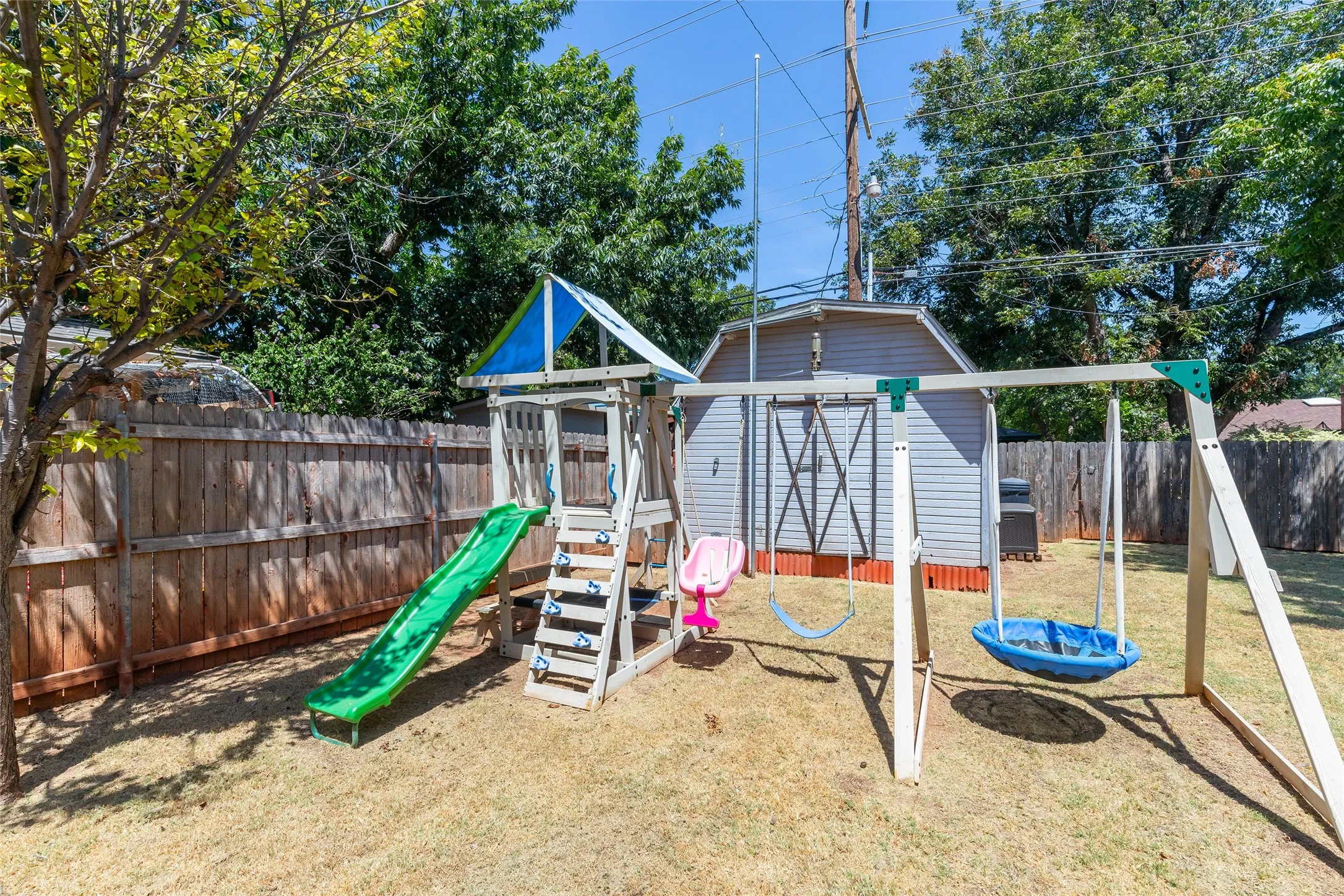 Single Family Residence For Sale in Taylor County , 4002 Ligustrum Drive, Abilene, Texas 79605, 4 Bedroom, 2 Bathroom, 2 Garage spaces, 2,425 Sqft, built in 1968, mls#21365148, Real Estate Agent in Abilene, Homes For Sale in Taylor county, Homes For Sale in Abilene, Realtor in Abilene Texas, Real Estate Brokerage Independent Realty Texas, Luminita Cordes Realtor