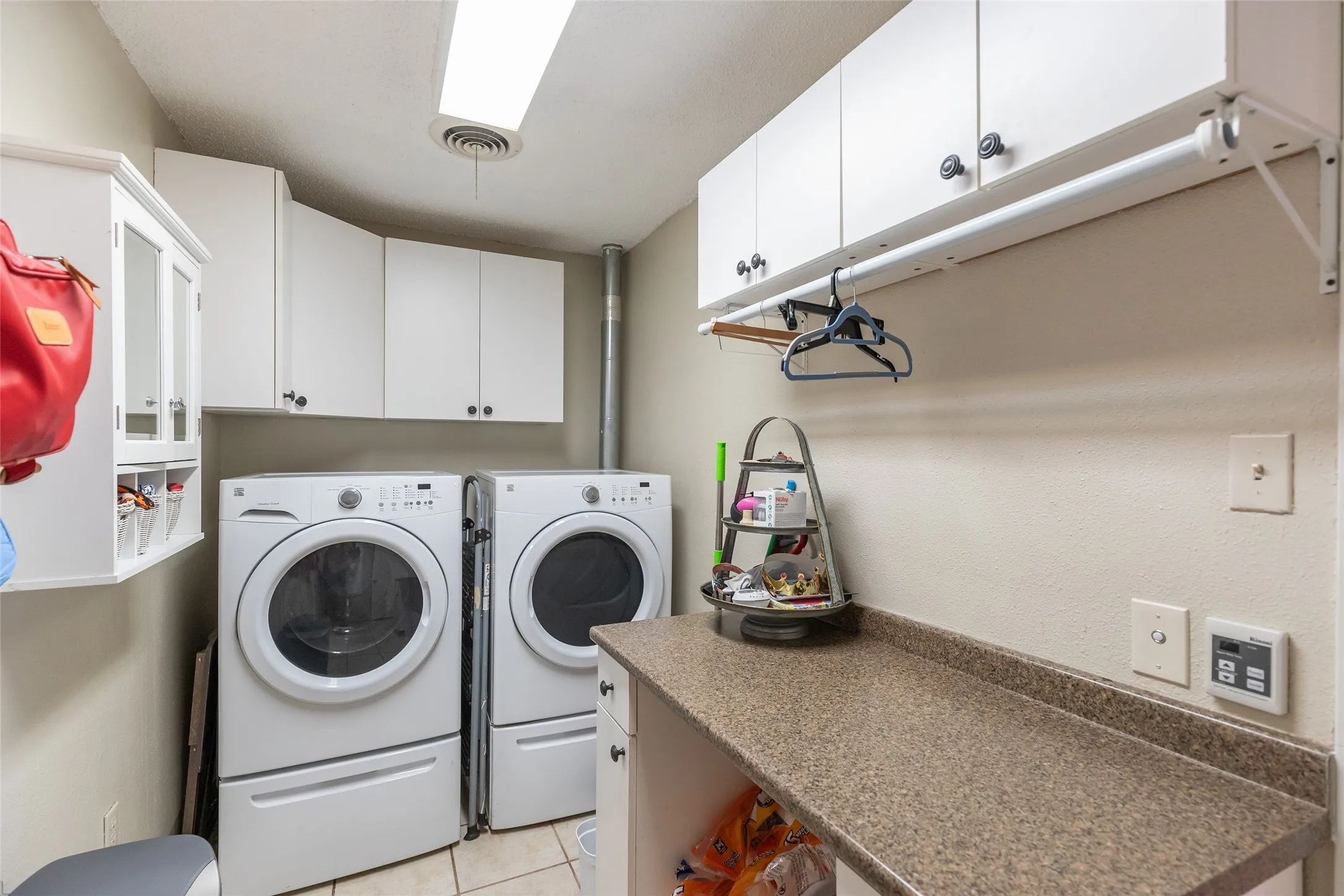 Single Family Residence For Sale in Taylor County , 4002 Ligustrum Drive, Abilene, Texas 79605, 4 Bedroom, 2 Bathroom, 2 Garage spaces, 2,425 Sqft, built in 1968, mls#21365148, Real Estate Agent in Abilene, Homes For Sale in Taylor county, Homes For Sale in Abilene, Realtor in Abilene Texas, Real Estate Brokerage Independent Realty Texas, Luminita Cordes Realtor
