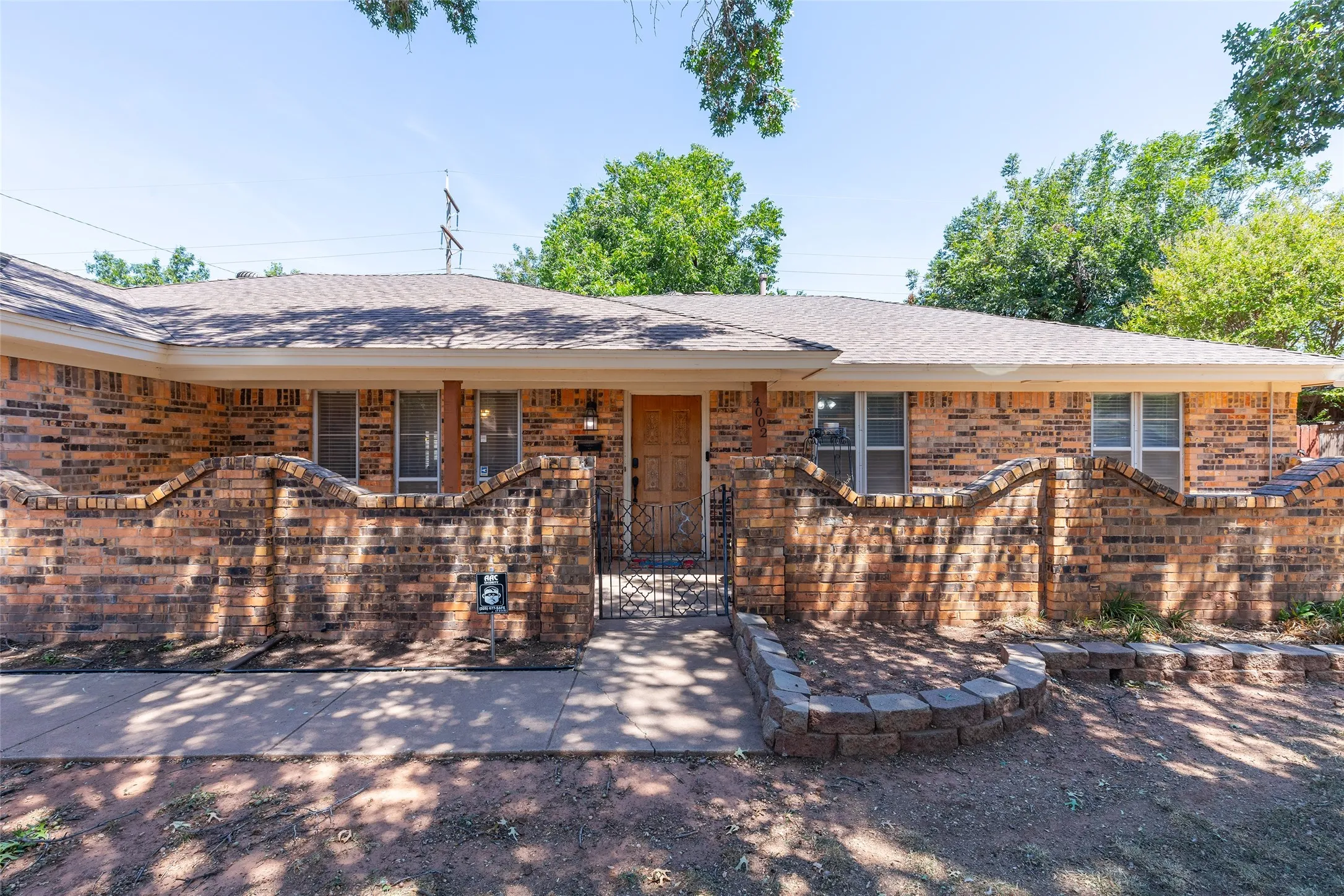Single Family Residence For Sale in Taylor County , 4002 Ligustrum Drive, Abilene, Texas 79605, 4 Bedroom, 2 Bathroom, 2 Garage spaces, 2,425 Sqft, built in 1968, mls#21365148, Real Estate Agent in Abilene, Homes For Sale in Taylor county, Homes For Sale in Abilene, Realtor in Abilene Texas, Real Estate Brokerage Independent Realty Texas, Luminita Cordes Realtor