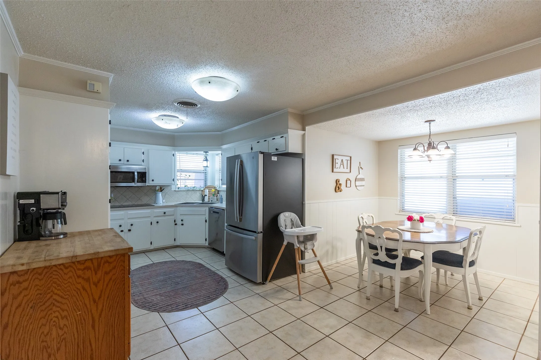 Single Family Residence For Sale in Taylor County , 4002 Ligustrum Drive, Abilene, Texas 79605, 4 Bedroom, 2 Bathroom, 2 Garage spaces, 2,425 Sqft, built in 1968, mls#21365148, Real Estate Agent in Abilene, Homes For Sale in Taylor county, Homes For Sale in Abilene, Realtor in Abilene Texas, Real Estate Brokerage Independent Realty Texas, Luminita Cordes Realtor