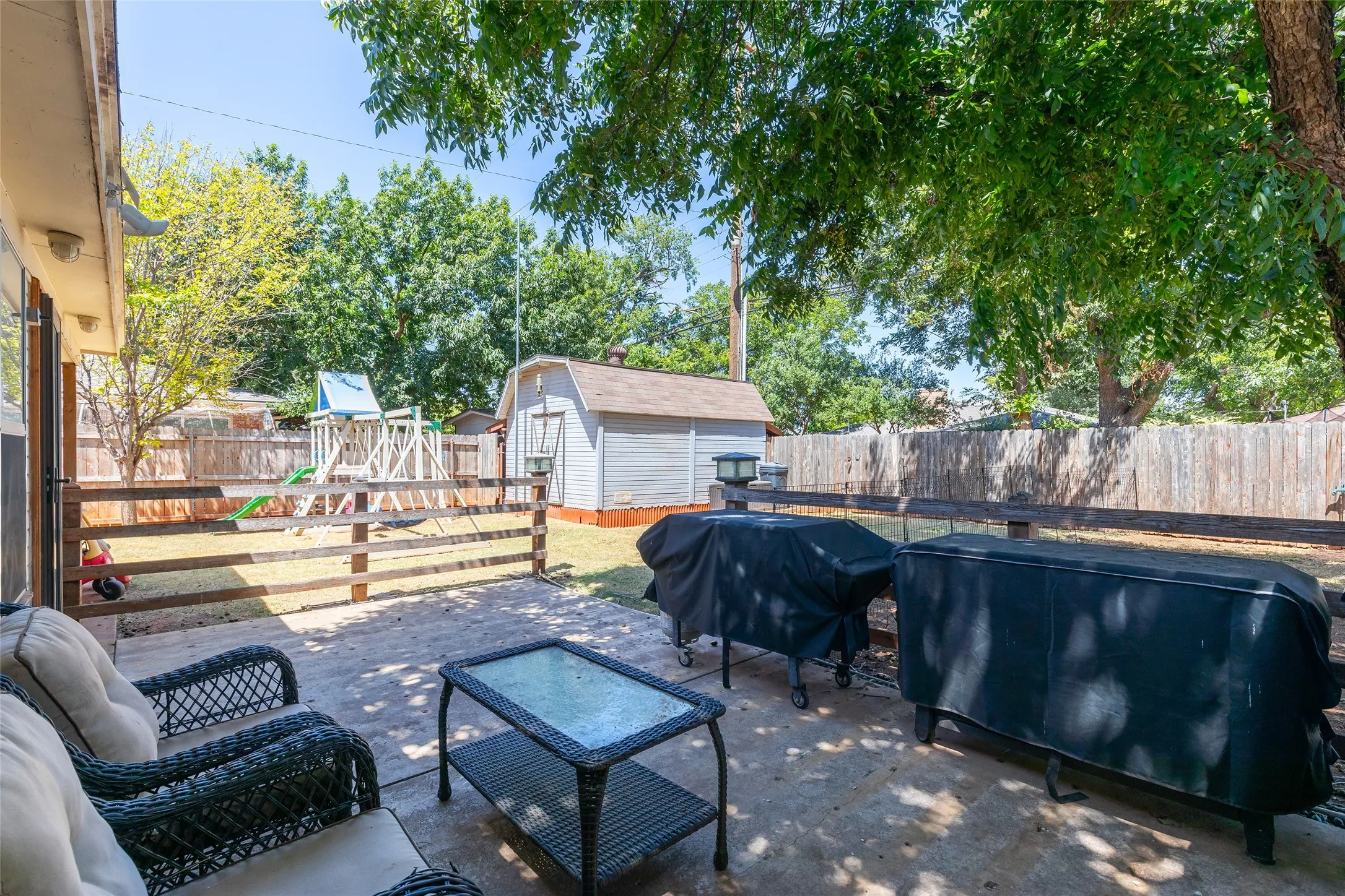 Single Family Residence For Sale in Taylor County , 4002 Ligustrum Drive, Abilene, Texas 79605, 4 Bedroom, 2 Bathroom, 2 Garage spaces, 2,425 Sqft, built in 1968, mls#21365148, Real Estate Agent in Abilene, Homes For Sale in Taylor county, Homes For Sale in Abilene, Realtor in Abilene Texas, Real Estate Brokerage Independent Realty Texas, Luminita Cordes Realtor
