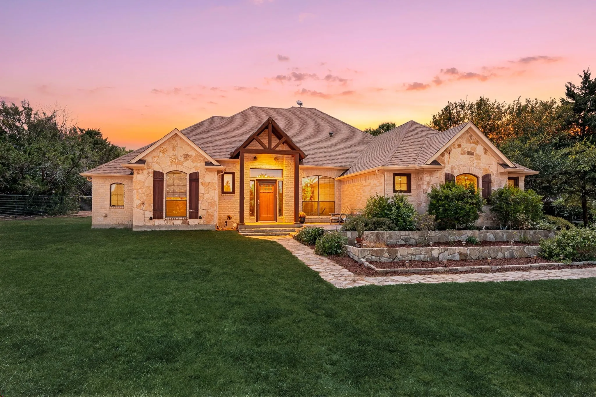 Single Family Residence For Sale in Parker County , 791 Trailwood Drive, Weatherford, Texas 76085, 4 Bedroom, 3 Bathroom, 2 Garage spaces, 2,438 Sqft, built in 2006, mls#21357778, Real Estate Agent in Weatherford, Homes For Sale in Parker county, Homes For Sale in Weatherford, Realtor in Weatherford Texas, Real Estate Brokerage Independent Realty Texas, Luminita Cordes Realtor