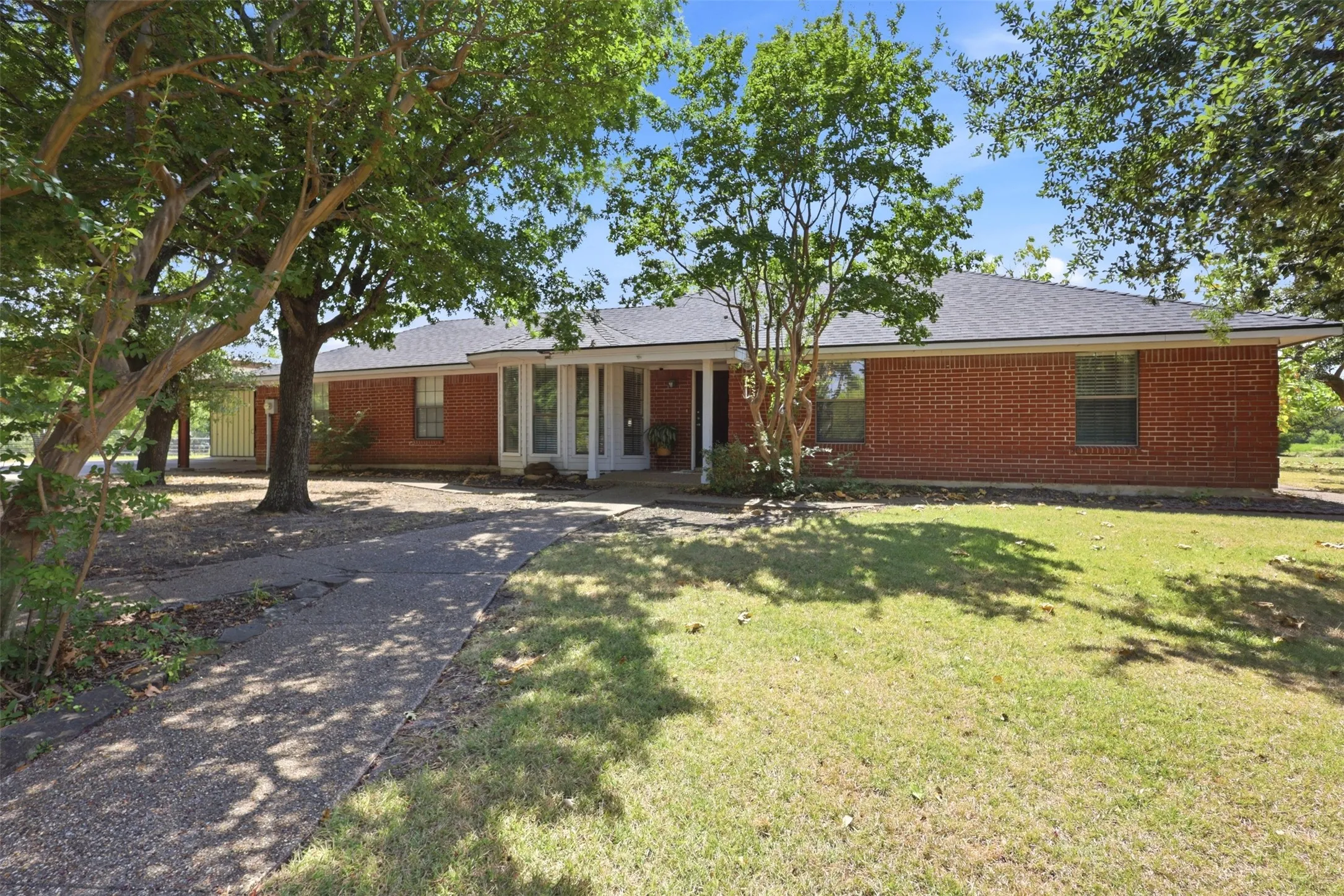Single Family Residence For Sale in Collin County , 1844 Elida Lane, Wylie, Texas 75098, 4 Bedroom, 2 Bathroom, 2 Garage spaces, 1,652 Sqft, built in 1986, mls#21365782, Real Estate Agent in Wylie, Homes For Sale in Collin county, Homes For Sale in Wylie, Realtor in Wylie Texas, Real Estate Brokerage Independent Realty Texas, Luminita Cordes Realtor