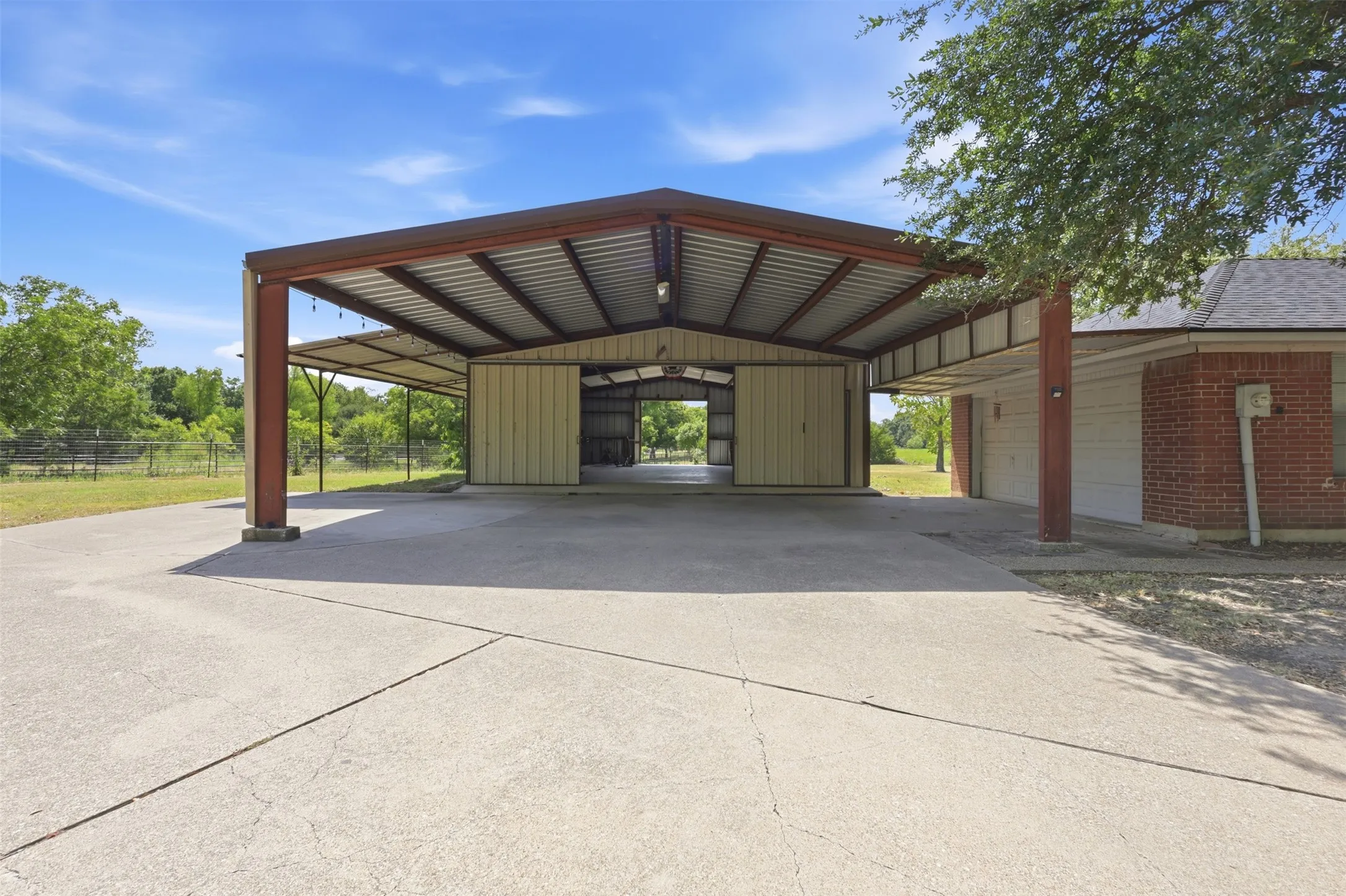 Single Family Residence For Sale in Collin County , 1844 Elida Lane, Wylie, Texas 75098, 4 Bedroom, 2 Bathroom, 2 Garage spaces, 1,652 Sqft, built in 1986, mls#21365782, Real Estate Agent in Wylie, Homes For Sale in Collin county, Homes For Sale in Wylie, Realtor in Wylie Texas, Real Estate Brokerage Independent Realty Texas, Luminita Cordes Realtor