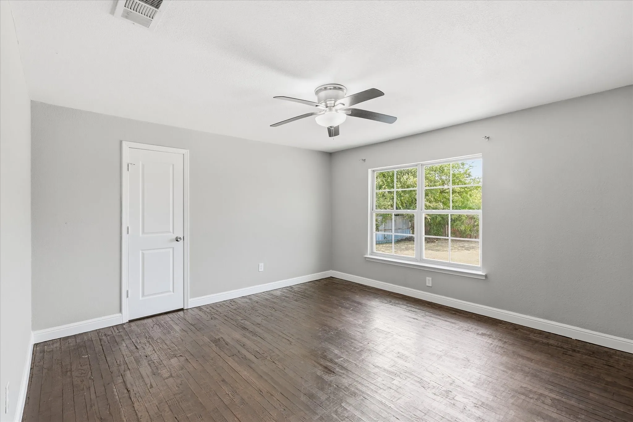 Single Family Residence For Sale in Tarrant County , 4512 Wabash Avenue, Fort Worth, Texas 76133, 4 Bedroom, 2 Bathroom, Garage spaces, 1,708 Sqft, built in 1949, Price $240,000, mls#21359317, Real Estate Agent in Fort Worth, Homes For Sale in Tarrant county, Homes For Sale in Fort Worth, Realtor in Fort Worth Texas, Real Estate Brokerage Independent Realty Texas, Luminita Cordes Realtor