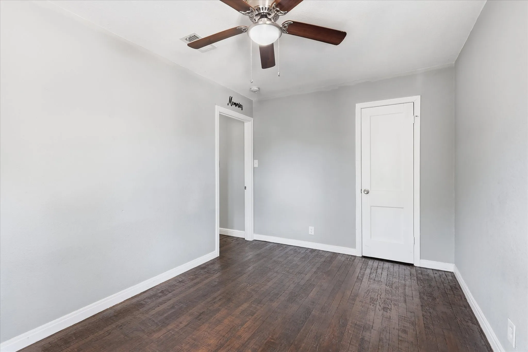 Single Family Residence For Sale in Tarrant County , 4512 Wabash Avenue, Fort Worth, Texas 76133, 4 Bedroom, 2 Bathroom, Garage spaces, 1,708 Sqft, built in 1949, Price $240,000, mls#21359317, Real Estate Agent in Fort Worth, Homes For Sale in Tarrant county, Homes For Sale in Fort Worth, Realtor in Fort Worth Texas, Real Estate Brokerage Independent Realty Texas, Luminita Cordes Realtor