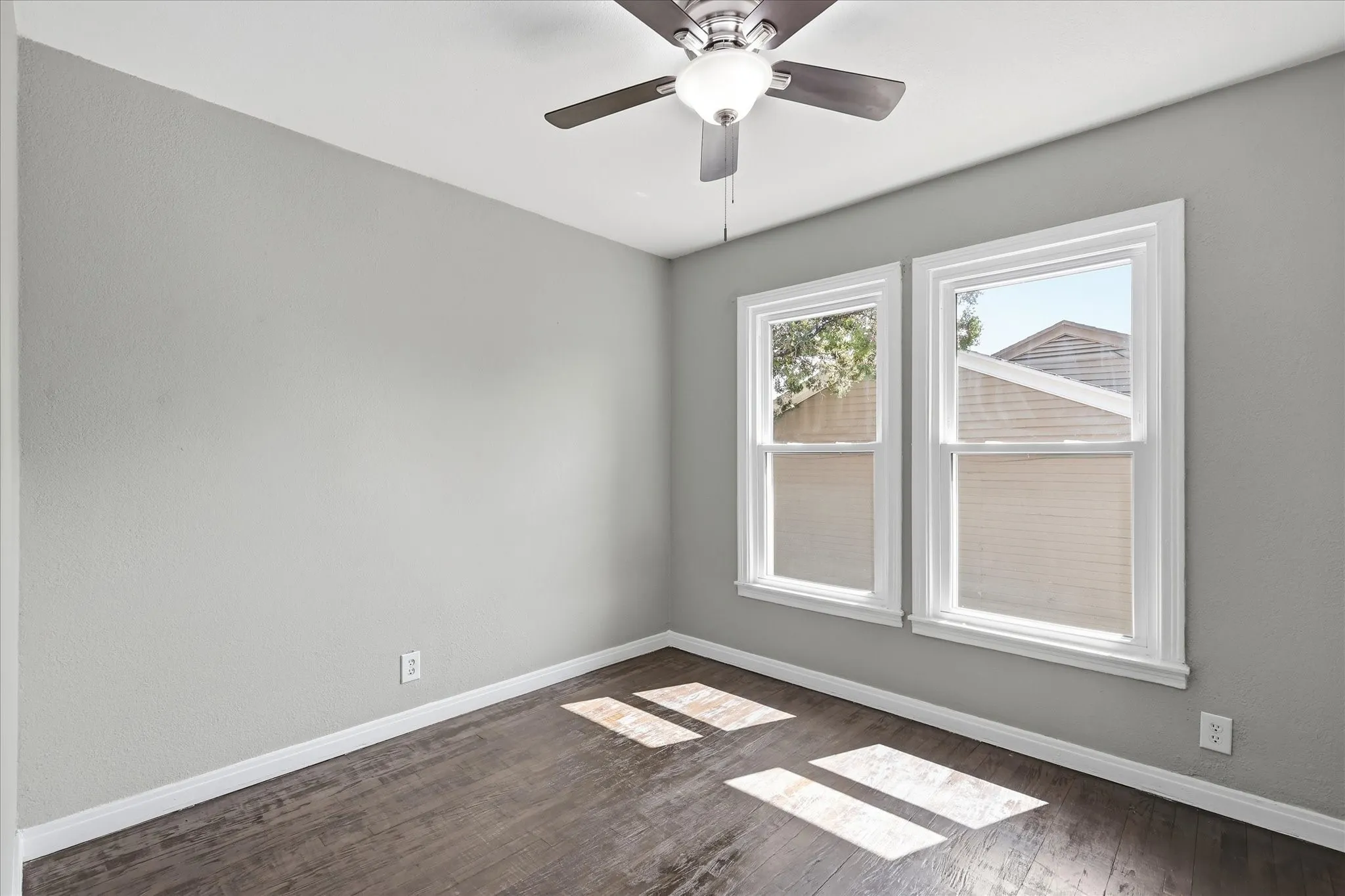 Single Family Residence For Sale in Tarrant County , 4512 Wabash Avenue, Fort Worth, Texas 76133, 4 Bedroom, 2 Bathroom, Garage spaces, 1,708 Sqft, built in 1949, Price $240,000, mls#21359317, Real Estate Agent in Fort Worth, Homes For Sale in Tarrant county, Homes For Sale in Fort Worth, Realtor in Fort Worth Texas, Real Estate Brokerage Independent Realty Texas, Luminita Cordes Realtor
