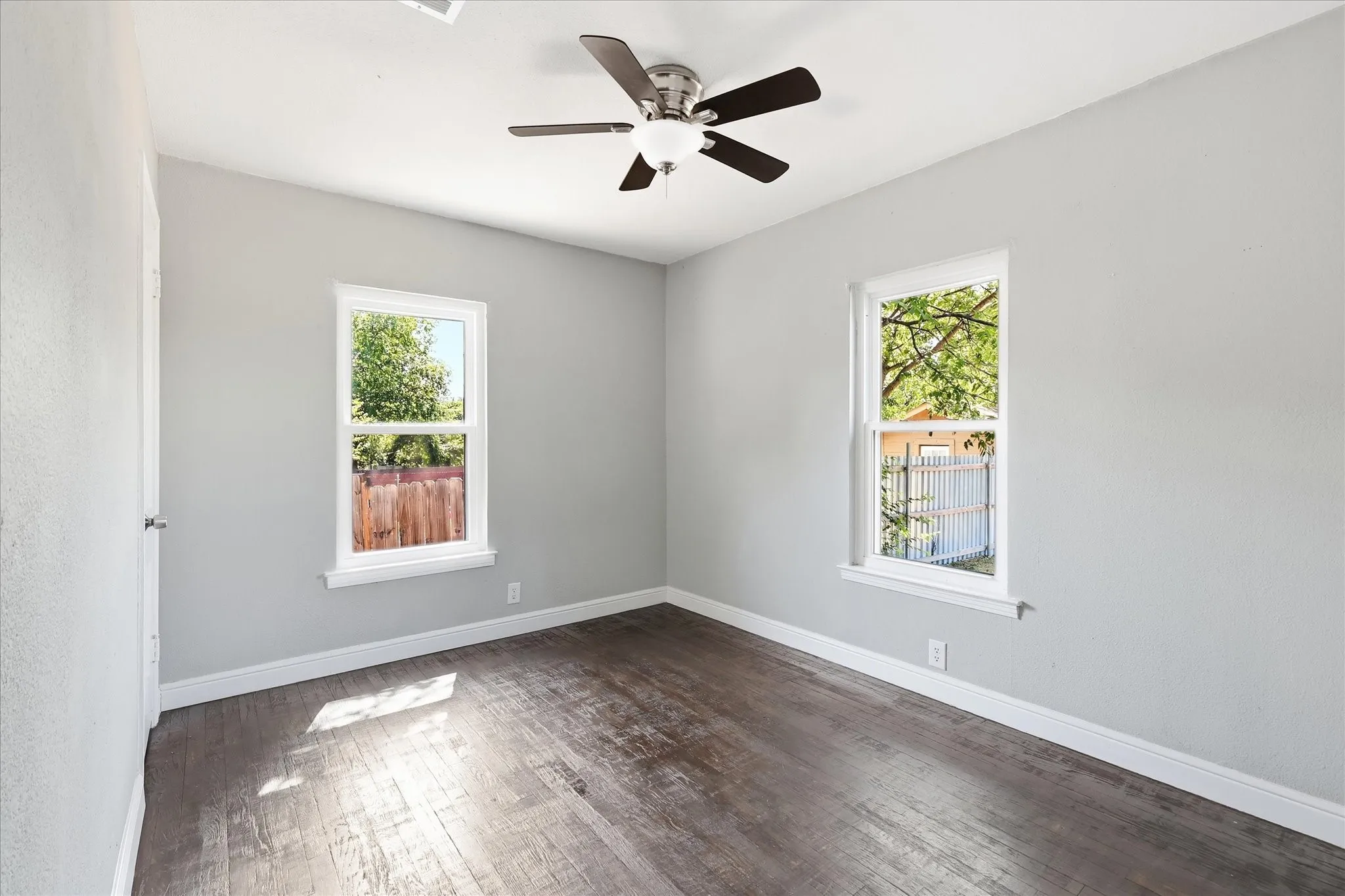 Single Family Residence For Sale in Tarrant County , 4512 Wabash Avenue, Fort Worth, Texas 76133, 4 Bedroom, 2 Bathroom, Garage spaces, 1,708 Sqft, built in 1949, Price $240,000, mls#21359317, Real Estate Agent in Fort Worth, Homes For Sale in Tarrant county, Homes For Sale in Fort Worth, Realtor in Fort Worth Texas, Real Estate Brokerage Independent Realty Texas, Luminita Cordes Realtor