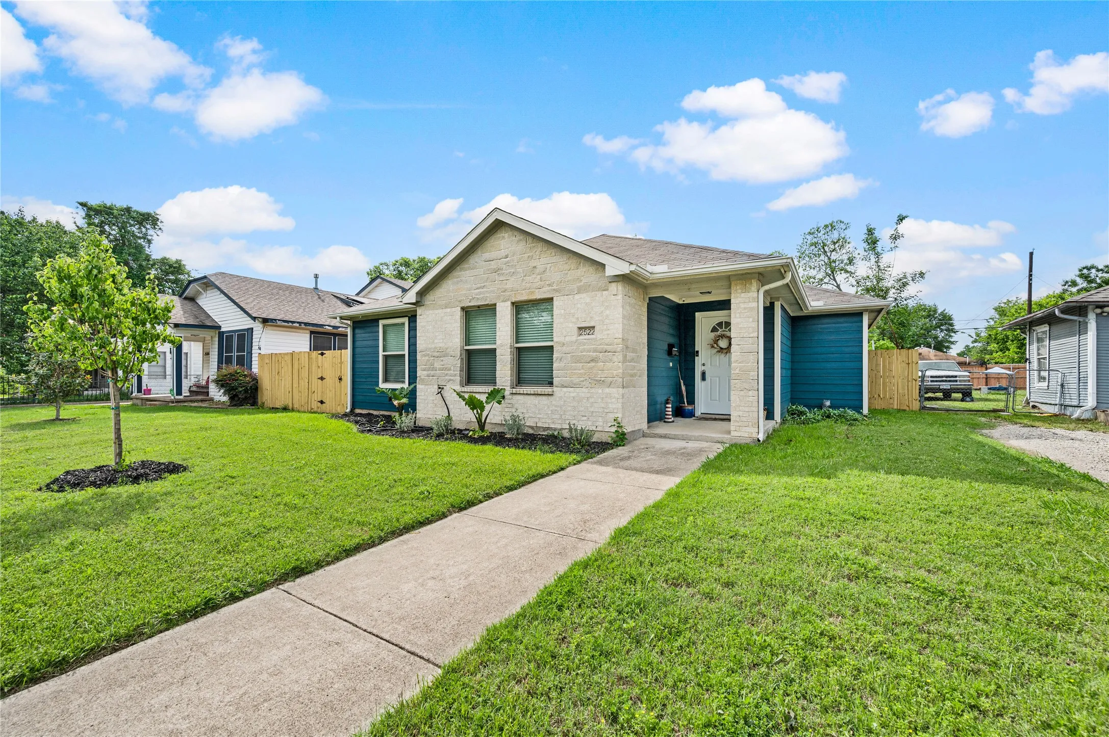 Single Family Residence For Rent in Dallas County , 2522 Kingston Street, Dallas, Texas 75211, 4 Bedroom, 2 Bathroom, 2 Garage spaces, 1,674 Sqft, built in 2015, mls#21365797, Real Estate Agent in Dallas, Homes For Rent in Dallas county, Homes For Rent in Dallas, Realtor in Dallas Texas, Real Estate Brokerage Independent Realty Texas, Luminita Cordes Realtor