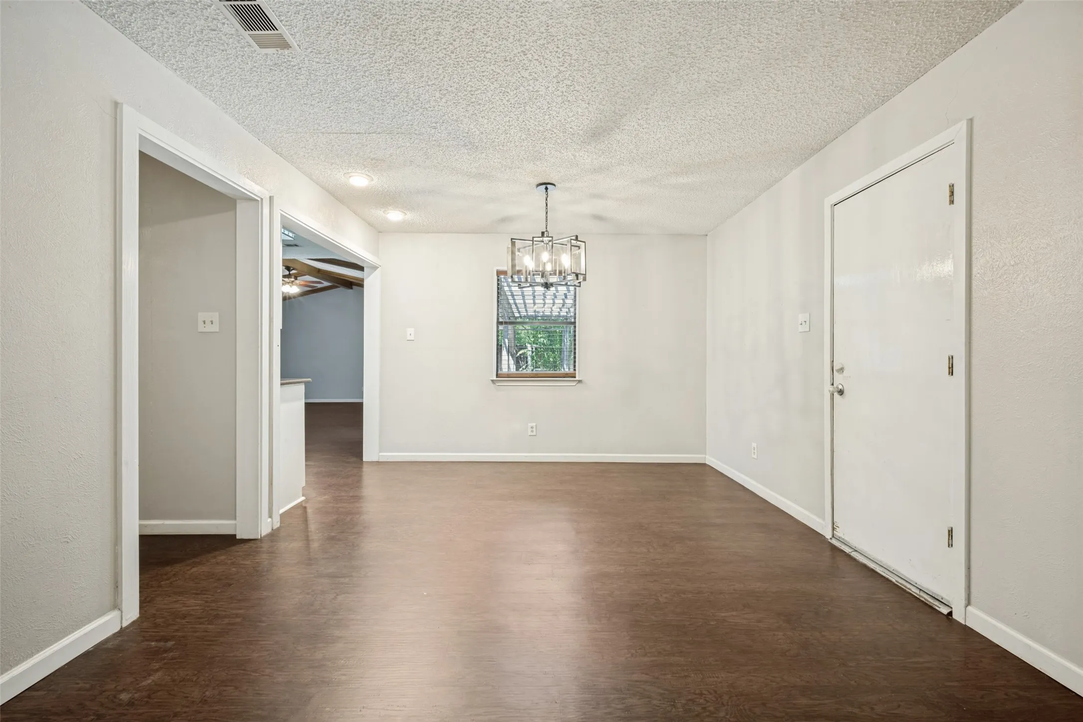 Single Family Residence For Sale in Denton County , 3204 Broken Arrow Road, Denton, Texas 76209, 4 Bedroom, 3 Bathroom, 2 Garage spaces, 2,391 Sqft, built in 1984, mls#21365729, Real Estate Agent in Denton, Homes For Sale in Denton county, Homes For Sale in Denton, Realtor in Denton Texas, Real Estate Brokerage Independent Realty Texas, Luminita Cordes Realtor