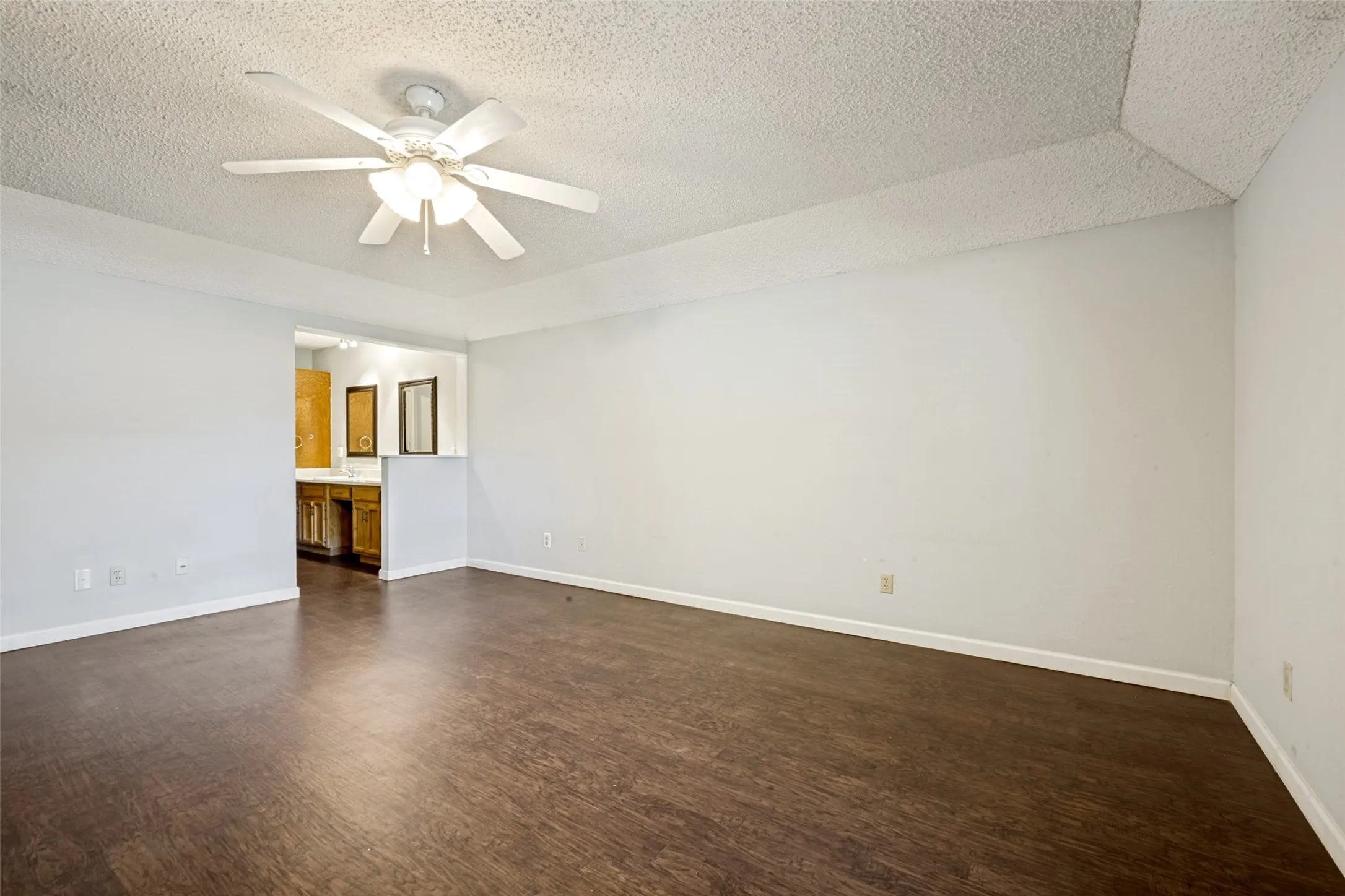 Single Family Residence For Sale in Denton County , 3204 Broken Arrow Road, Denton, Texas 76209, 4 Bedroom, 3 Bathroom, 2 Garage spaces, 2,391 Sqft, built in 1984, mls#21365729, Real Estate Agent in Denton, Homes For Sale in Denton county, Homes For Sale in Denton, Realtor in Denton Texas, Real Estate Brokerage Independent Realty Texas, Luminita Cordes Realtor