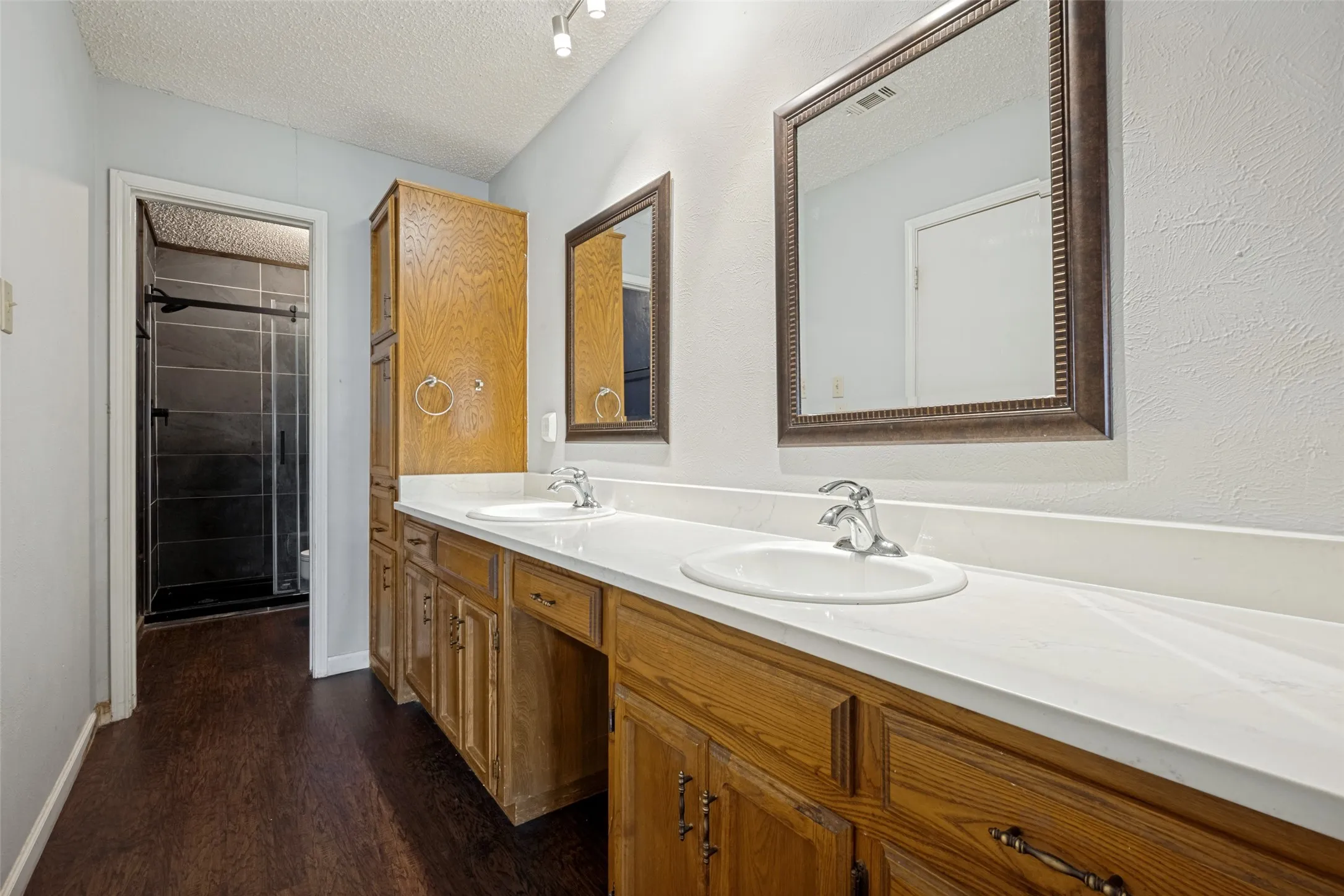 Single Family Residence For Sale in Denton County , 3204 Broken Arrow Road, Denton, Texas 76209, 4 Bedroom, 3 Bathroom, 2 Garage spaces, 2,391 Sqft, built in 1984, mls#21365729, Real Estate Agent in Denton, Homes For Sale in Denton county, Homes For Sale in Denton, Realtor in Denton Texas, Real Estate Brokerage Independent Realty Texas, Luminita Cordes Realtor