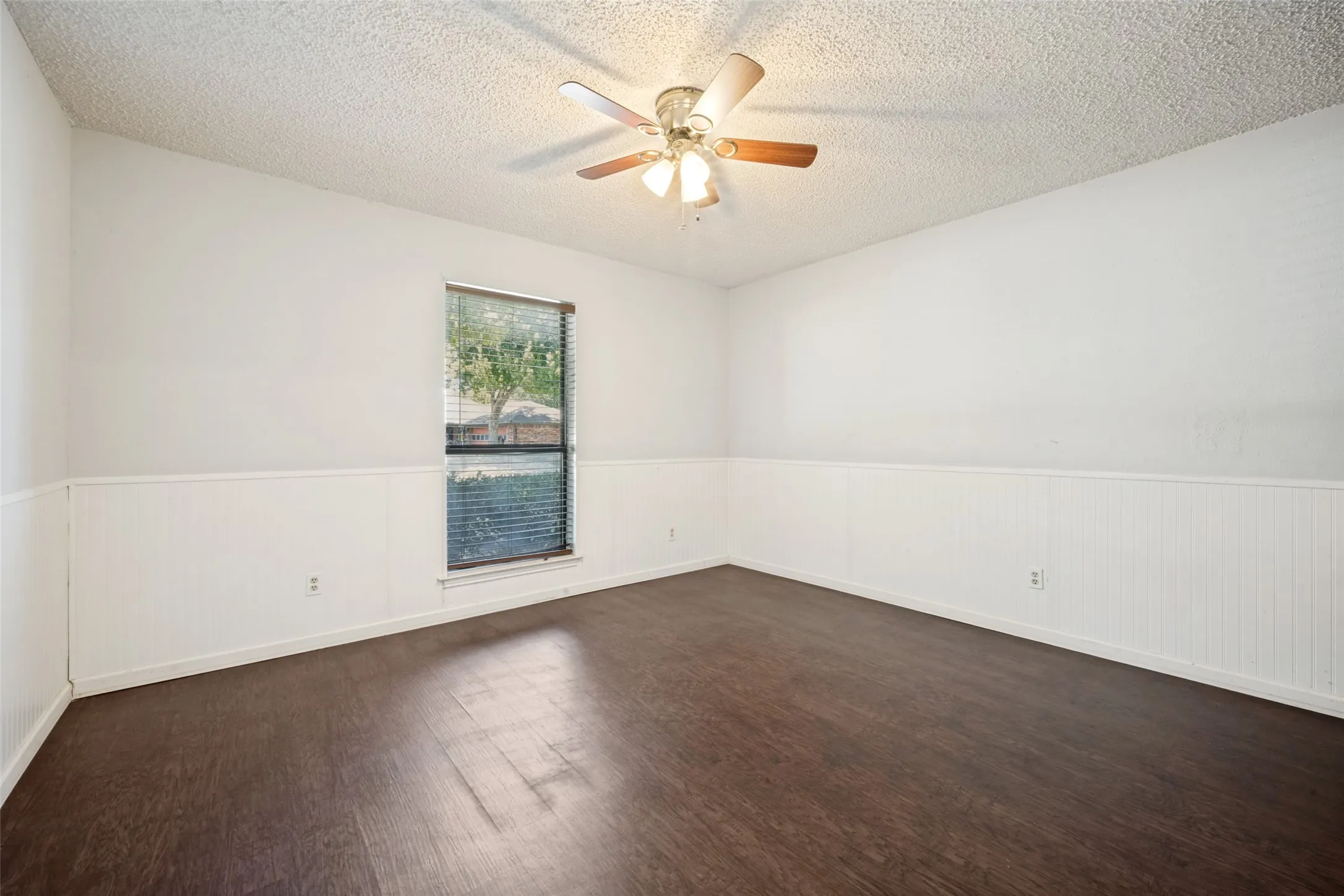 Single Family Residence For Sale in Denton County , 3204 Broken Arrow Road, Denton, Texas 76209, 4 Bedroom, 3 Bathroom, 2 Garage spaces, 2,391 Sqft, built in 1984, mls#21365729, Real Estate Agent in Denton, Homes For Sale in Denton county, Homes For Sale in Denton, Realtor in Denton Texas, Real Estate Brokerage Independent Realty Texas, Luminita Cordes Realtor
