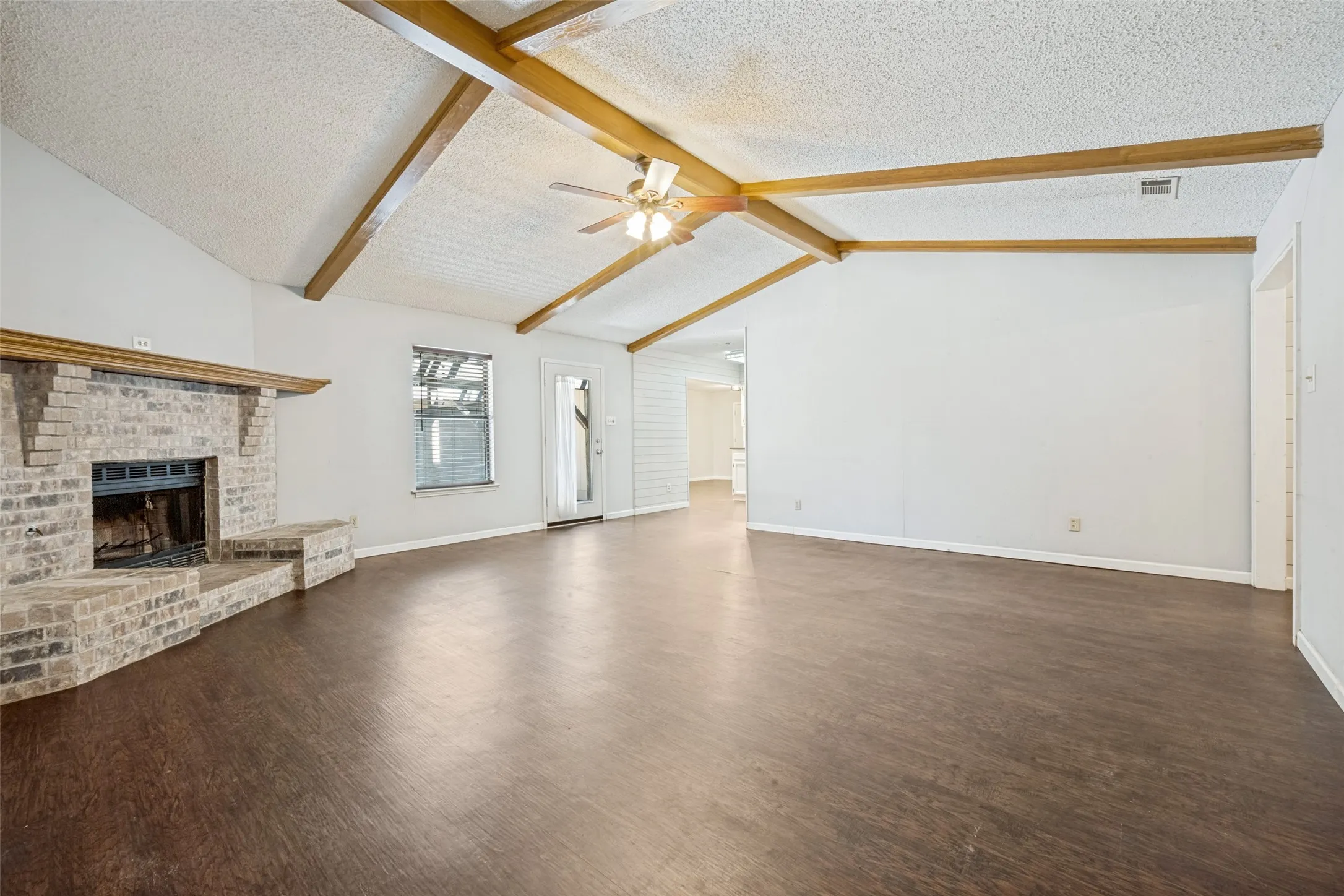 Single Family Residence For Sale in Denton County , 3204 Broken Arrow Road, Denton, Texas 76209, 4 Bedroom, 3 Bathroom, 2 Garage spaces, 2,391 Sqft, built in 1984, mls#21365729, Real Estate Agent in Denton, Homes For Sale in Denton county, Homes For Sale in Denton, Realtor in Denton Texas, Real Estate Brokerage Independent Realty Texas, Luminita Cordes Realtor