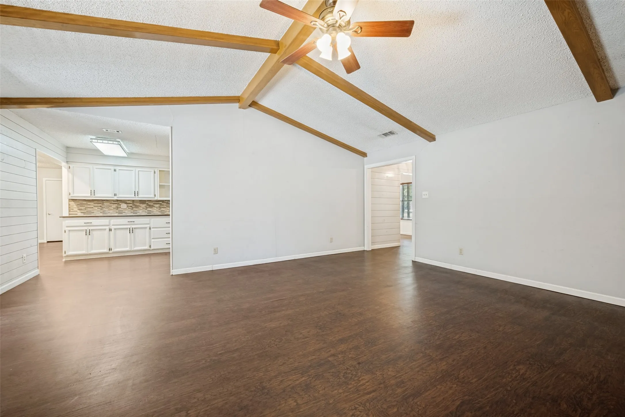 Single Family Residence For Sale in Denton County , 3204 Broken Arrow Road, Denton, Texas 76209, 4 Bedroom, 3 Bathroom, 2 Garage spaces, 2,391 Sqft, built in 1984, mls#21365729, Real Estate Agent in Denton, Homes For Sale in Denton county, Homes For Sale in Denton, Realtor in Denton Texas, Real Estate Brokerage Independent Realty Texas, Luminita Cordes Realtor