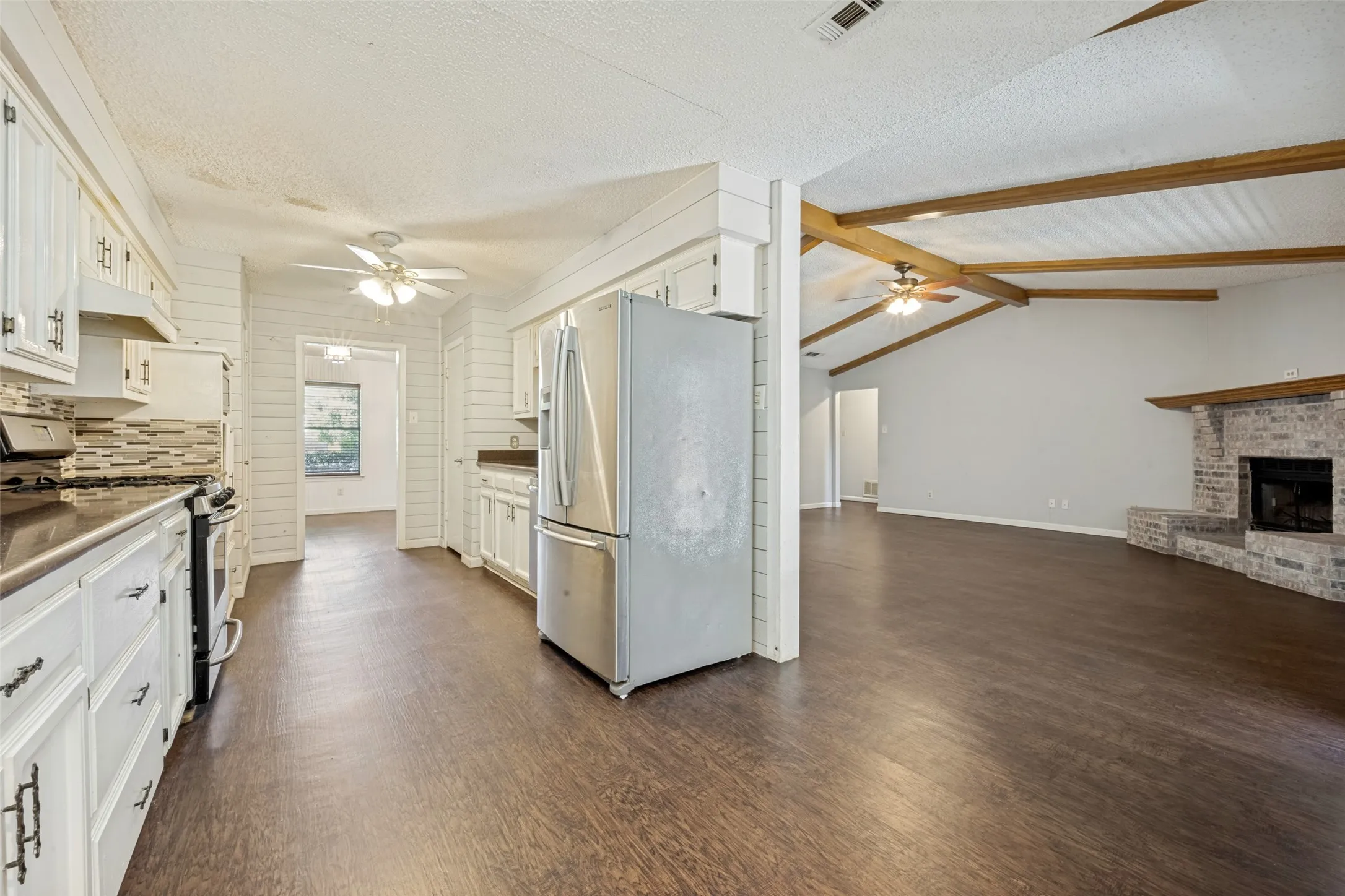 Single Family Residence For Sale in Denton County , 3204 Broken Arrow Road, Denton, Texas 76209, 4 Bedroom, 3 Bathroom, 2 Garage spaces, 2,391 Sqft, built in 1984, mls#21365729, Real Estate Agent in Denton, Homes For Sale in Denton county, Homes For Sale in Denton, Realtor in Denton Texas, Real Estate Brokerage Independent Realty Texas, Luminita Cordes Realtor
