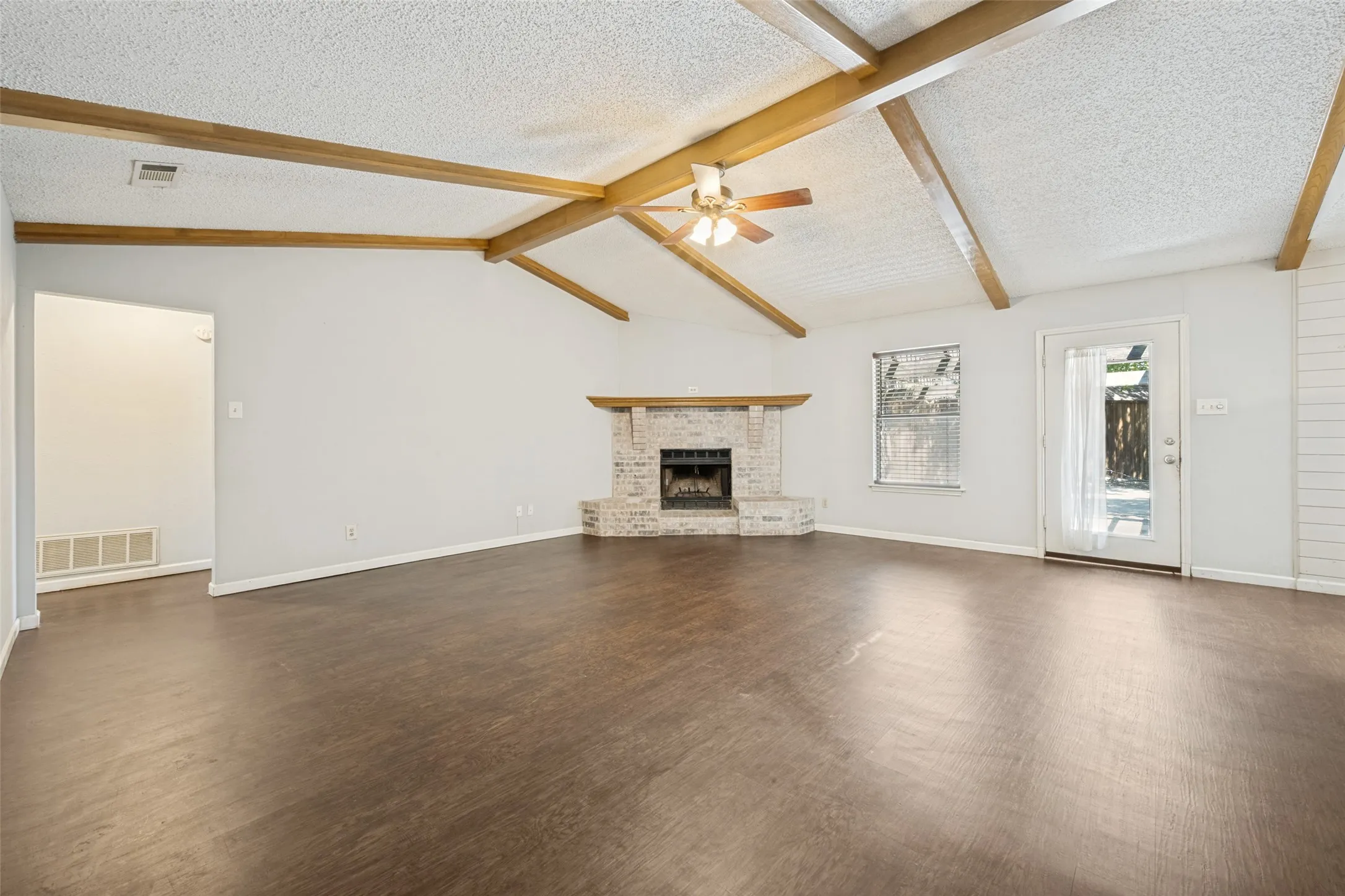 Single Family Residence For Sale in Denton County , 3204 Broken Arrow Road, Denton, Texas 76209, 4 Bedroom, 3 Bathroom, 2 Garage spaces, 2,391 Sqft, built in 1984, mls#21365729, Real Estate Agent in Denton, Homes For Sale in Denton county, Homes For Sale in Denton, Realtor in Denton Texas, Real Estate Brokerage Independent Realty Texas, Luminita Cordes Realtor