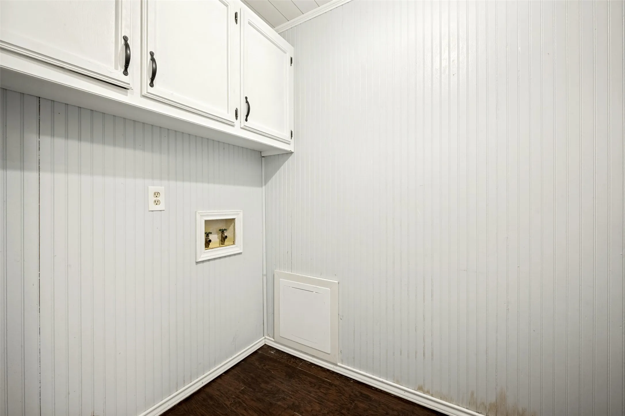 Single Family Residence For Sale in Denton County , 3204 Broken Arrow Road, Denton, Texas 76209, 4 Bedroom, 3 Bathroom, 2 Garage spaces, 2,391 Sqft, built in 1984, mls#21365729, Real Estate Agent in Denton, Homes For Sale in Denton county, Homes For Sale in Denton, Realtor in Denton Texas, Real Estate Brokerage Independent Realty Texas, Luminita Cordes Realtor