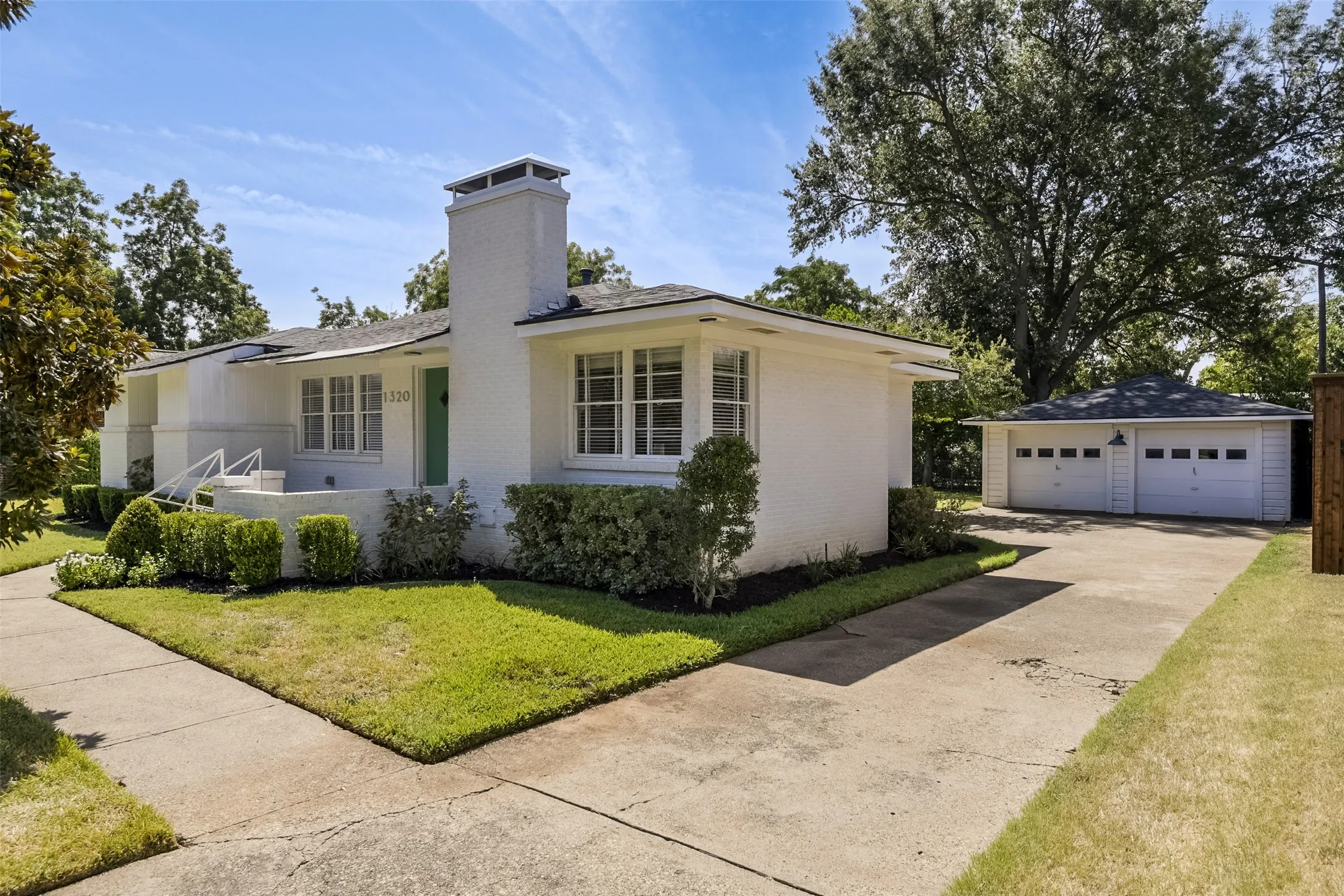 Single Family Residence For Sale in Tarrant County , 1320 Barnes Drive, Arlington, Texas 76013, 2 Bedroom, 2 Bathroom, 2 Garage spaces, 1,403 Sqft, built in 1952, mls#21364336, Real Estate Agent in Arlington, Homes For Sale in Tarrant county, Homes For Sale in Arlington, Realtor in Arlington Texas, Real Estate Brokerage Independent Realty Texas, Luminita Cordes Realtor