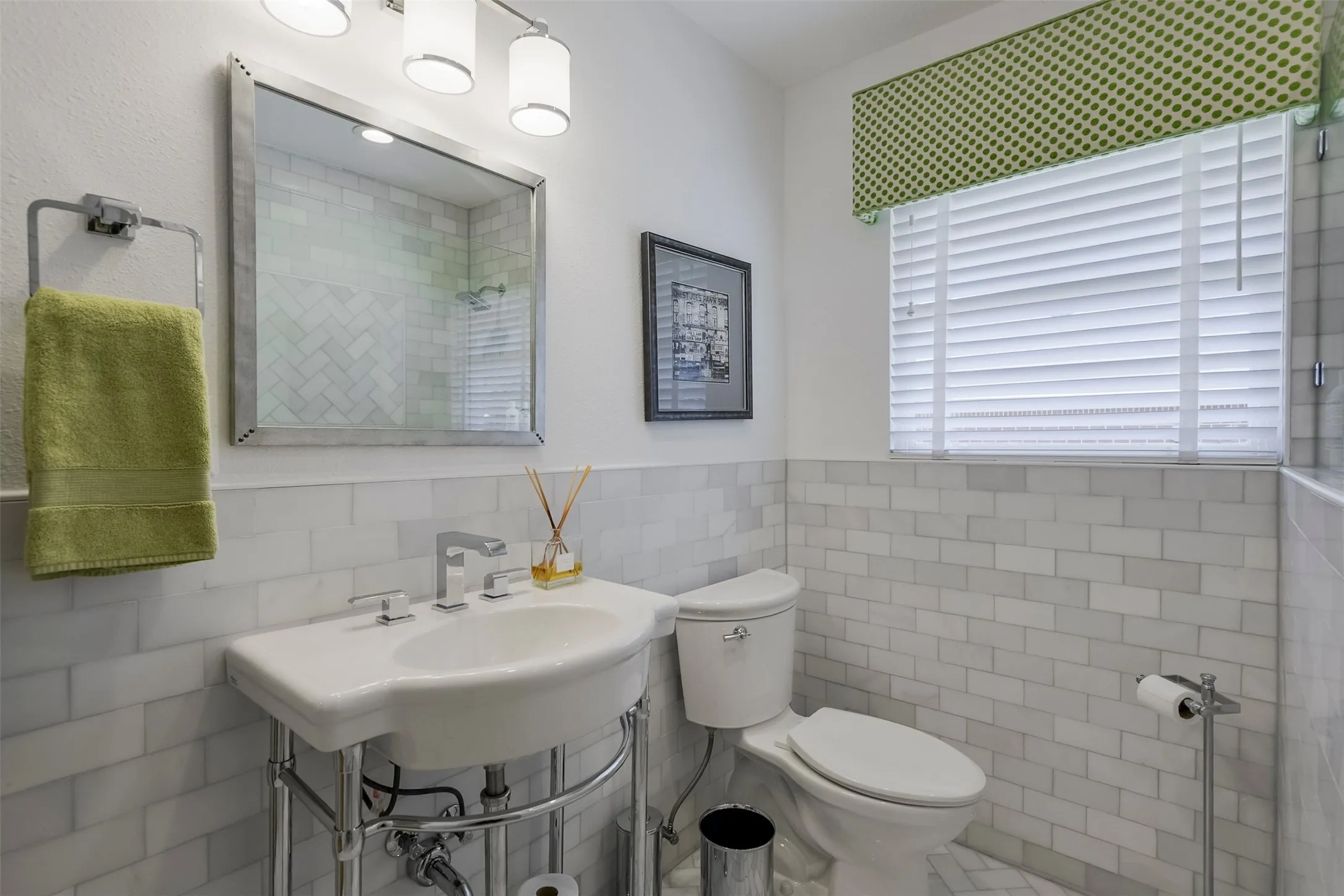 Single Family Residence For Sale in Tarrant County , 1320 Barnes Drive, Arlington, Texas 76013, 2 Bedroom, 2 Bathroom, 2 Garage spaces, 1,403 Sqft, built in 1952, mls#21364336, Real Estate Agent in Arlington, Homes For Sale in Tarrant county, Homes For Sale in Arlington, Realtor in Arlington Texas, Real Estate Brokerage Independent Realty Texas, Luminita Cordes Realtor