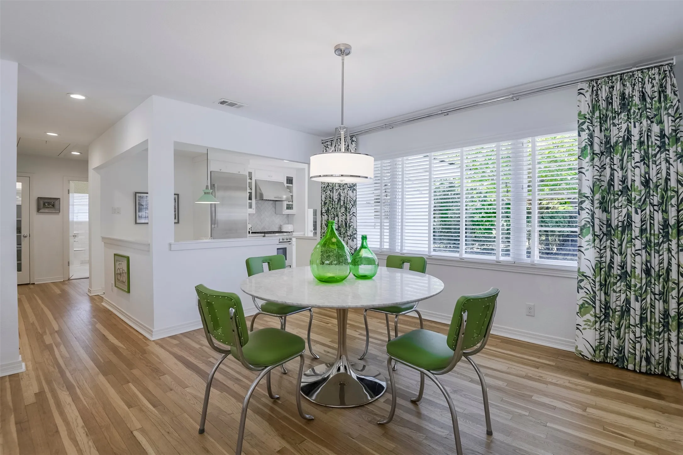 Single Family Residence For Sale in Tarrant County , 1320 Barnes Drive, Arlington, Texas 76013, 2 Bedroom, 2 Bathroom, 2 Garage spaces, 1,403 Sqft, built in 1952, mls#21364336, Real Estate Agent in Arlington, Homes For Sale in Tarrant county, Homes For Sale in Arlington, Realtor in Arlington Texas, Real Estate Brokerage Independent Realty Texas, Luminita Cordes Realtor