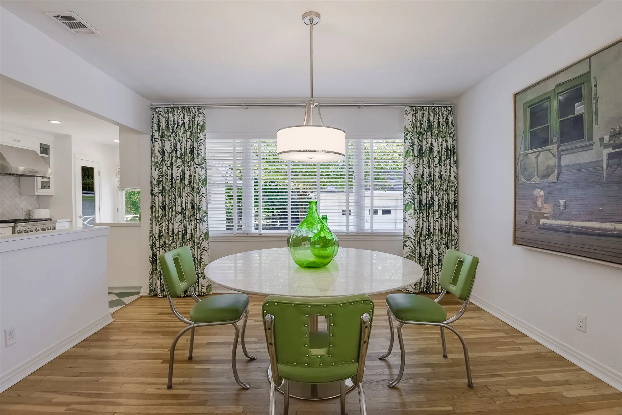 Single Family Residence For Sale in Tarrant County , 1320 Barnes Drive, Arlington, Texas 76013, 2 Bedroom, 2 Bathroom, 2 Garage spaces, 1,403 Sqft, built in 1952, mls#21364336, Real Estate Agent in Arlington, Homes For Sale in Tarrant county, Homes For Sale in Arlington, Realtor in Arlington Texas, Real Estate Brokerage Independent Realty Texas, Luminita Cordes Realtor