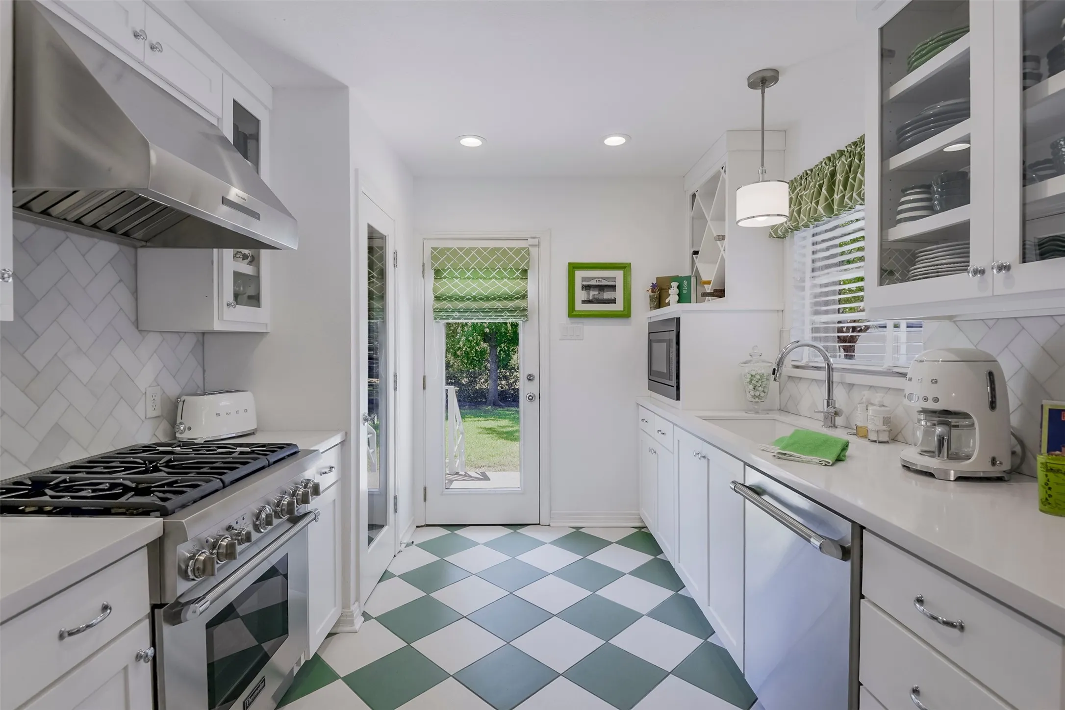 Single Family Residence For Sale in Tarrant County , 1320 Barnes Drive, Arlington, Texas 76013, 2 Bedroom, 2 Bathroom, 2 Garage spaces, 1,403 Sqft, built in 1952, mls#21364336, Real Estate Agent in Arlington, Homes For Sale in Tarrant county, Homes For Sale in Arlington, Realtor in Arlington Texas, Real Estate Brokerage Independent Realty Texas, Luminita Cordes Realtor