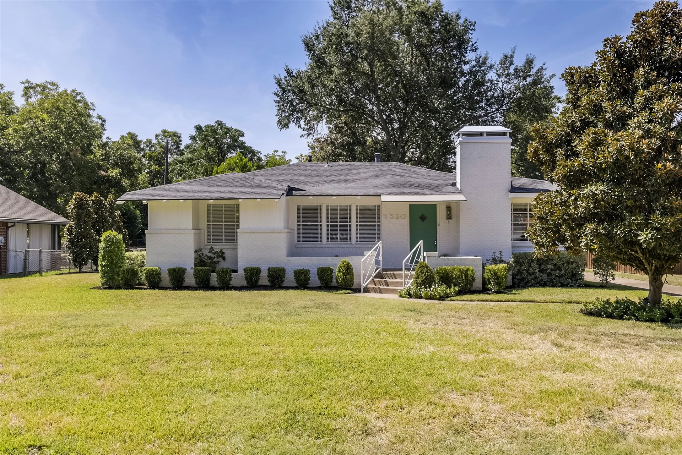 Single Family Residence For Sale in Tarrant County , 1320 Barnes Drive, Arlington, Texas 76013, 2 Bedroom, 2 Bathroom, 2 Garage spaces, 1,403 Sqft, built in 1952, mls#21364336, Real Estate Agent in Arlington, Homes For Sale in Tarrant county, Homes For Sale in Arlington, Realtor in Arlington Texas, Real Estate Brokerage Independent Realty Texas, Luminita Cordes Realtor