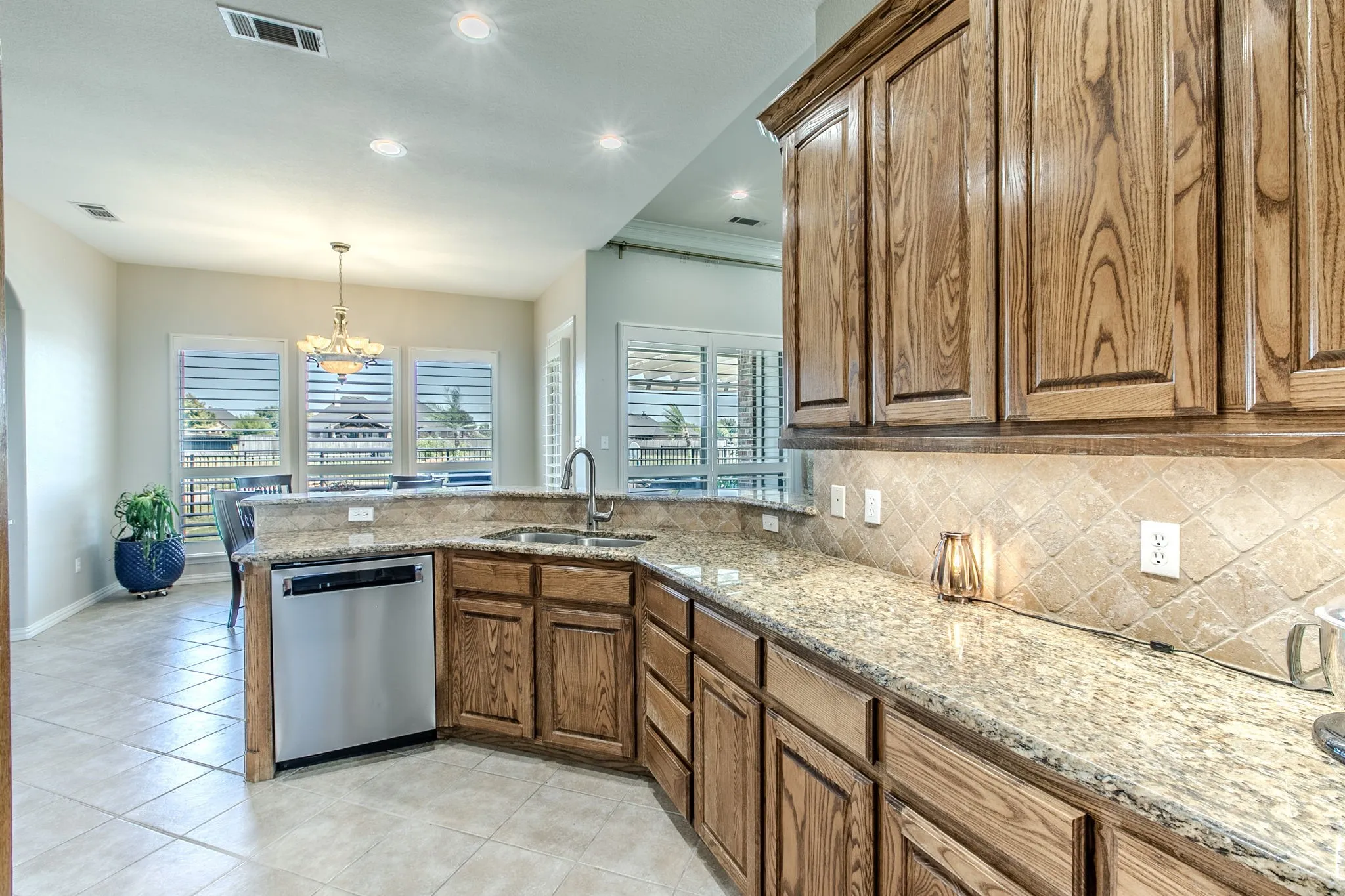 Single Family Residence For Sale in Kaufman County , 3133 Belmont Lane, Terrell, Texas 75160, 4 Bedroom, 3 Bathroom, 3 Garage spaces, 3,226 Sqft, built in 2005, mls#21365548, Real Estate Agent in Terrell, Homes For Sale in Kaufman county, Homes For Sale in Terrell, Realtor in Terrell Texas, Real Estate Brokerage Independent Realty Texas, Luminita Cordes Realtor