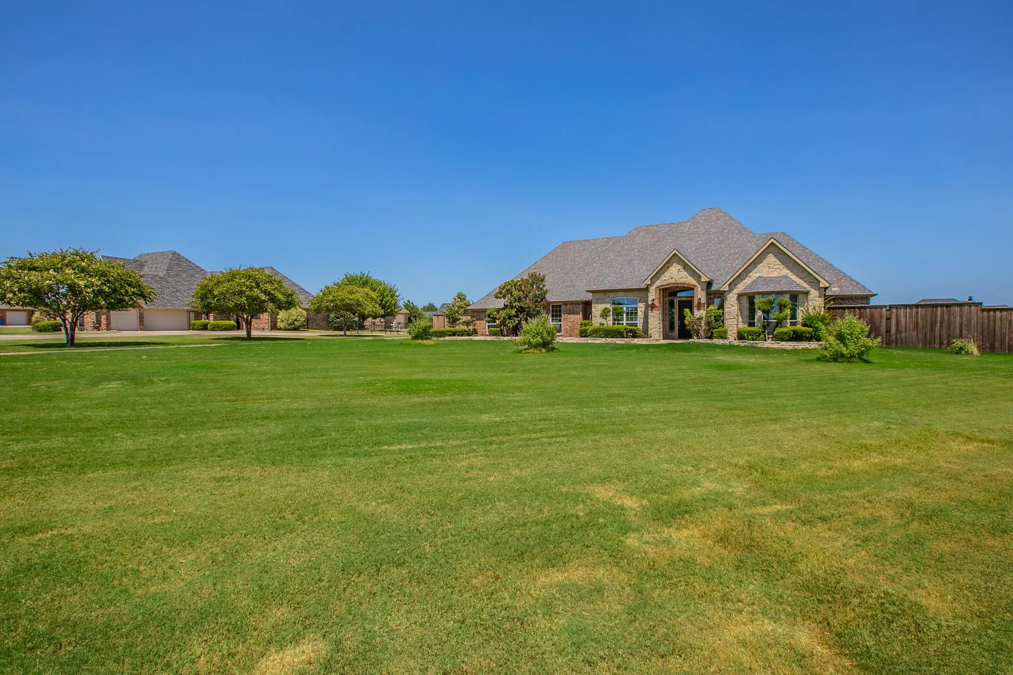 Single Family Residence For Sale in Kaufman County , 3133 Belmont Lane, Terrell, Texas 75160, 4 Bedroom, 3 Bathroom, 3 Garage spaces, 3,226 Sqft, built in 2005, mls#21365548, Real Estate Agent in Terrell, Homes For Sale in Kaufman county, Homes For Sale in Terrell, Realtor in Terrell Texas, Real Estate Brokerage Independent Realty Texas, Luminita Cordes Realtor