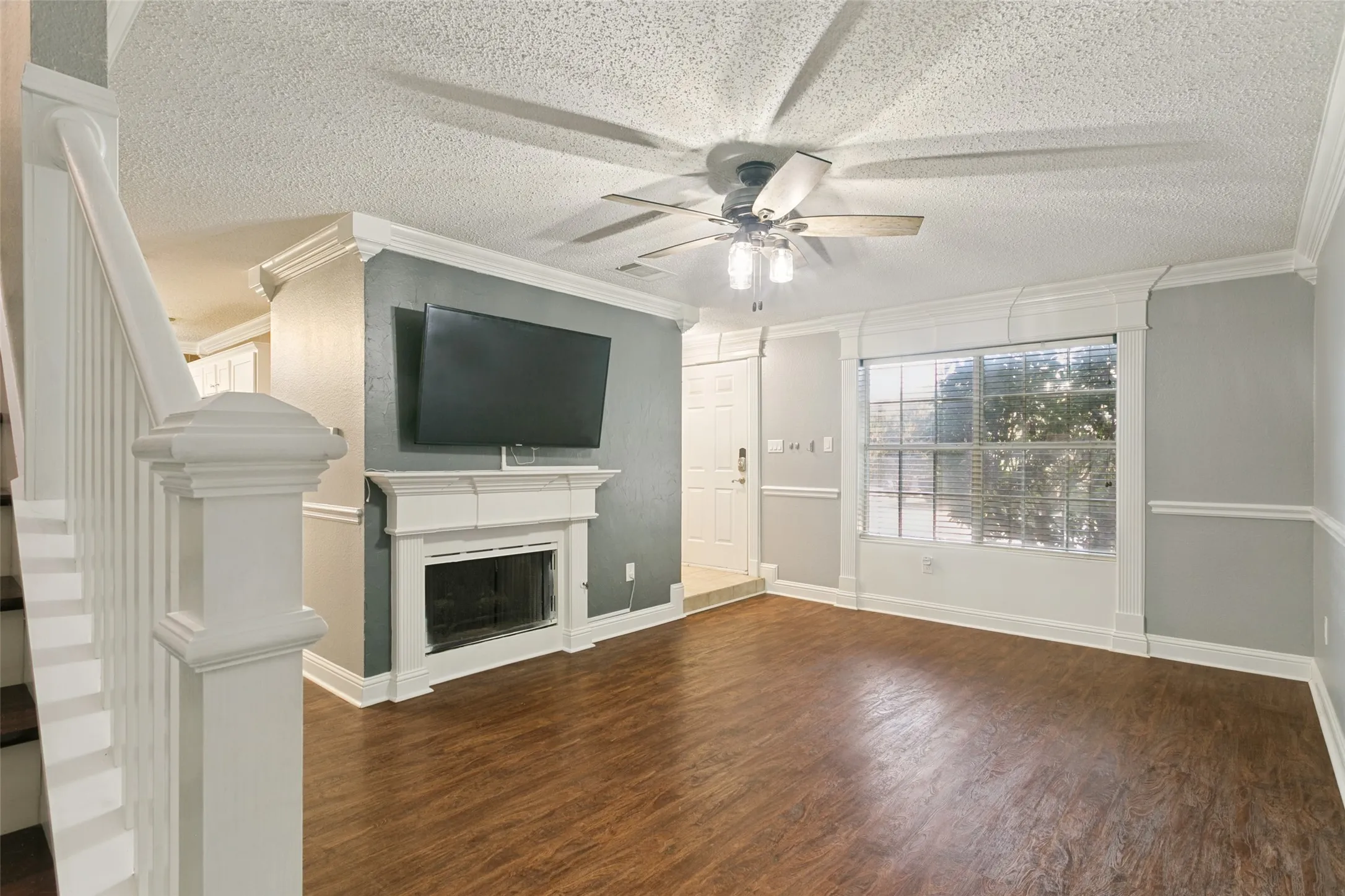 Single Family Residence For Sale in Denton County , 1754 Circle Creek Drive, Lewisville, Texas 75067, 4 Bedroom, 3 Bathroom, 2 Garage spaces, 1,750 Sqft, built in 1992, mls#21365814, Real Estate Agent in Lewisville, Homes For Sale in Denton county, Homes For Sale in Lewisville, Realtor in Lewisville Texas, Real Estate Brokerage Independent Realty Texas, Luminita Cordes Realtor