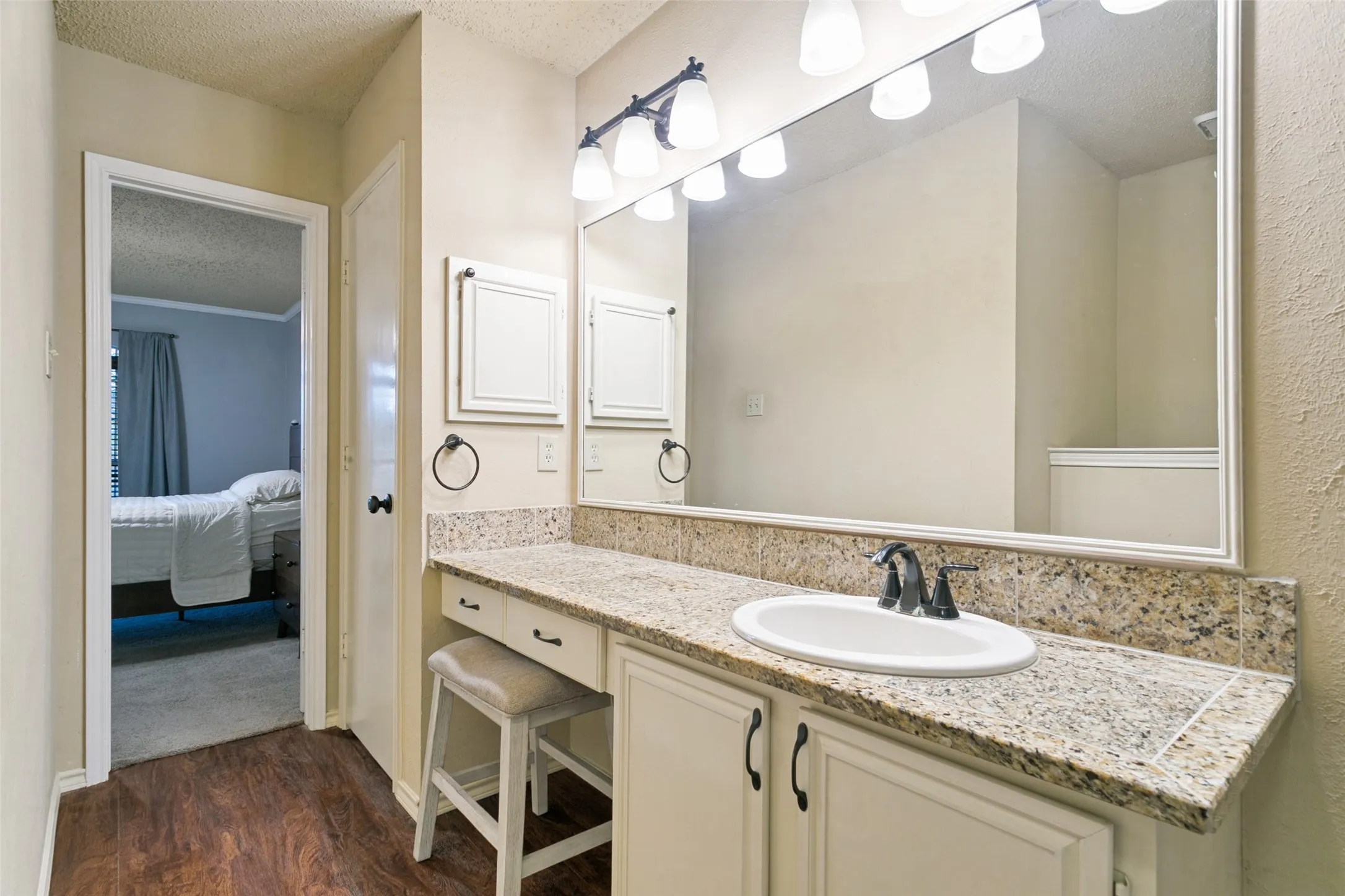 Single Family Residence For Sale in Denton County , 1754 Circle Creek Drive, Lewisville, Texas 75067, 4 Bedroom, 3 Bathroom, 2 Garage spaces, 1,750 Sqft, built in 1992, mls#21365814, Real Estate Agent in Lewisville, Homes For Sale in Denton county, Homes For Sale in Lewisville, Realtor in Lewisville Texas, Real Estate Brokerage Independent Realty Texas, Luminita Cordes Realtor