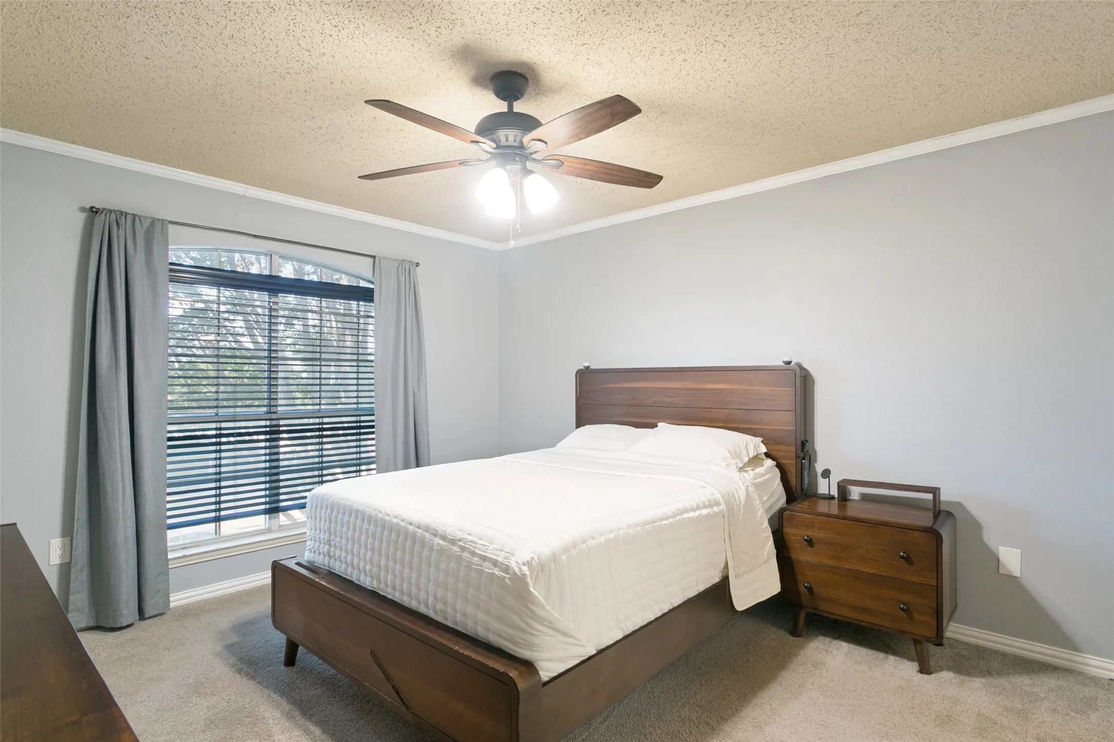 Single Family Residence For Sale in Denton County , 1754 Circle Creek Drive, Lewisville, Texas 75067, 4 Bedroom, 3 Bathroom, 2 Garage spaces, 1,750 Sqft, built in 1992, mls#21365814, Real Estate Agent in Lewisville, Homes For Sale in Denton county, Homes For Sale in Lewisville, Realtor in Lewisville Texas, Real Estate Brokerage Independent Realty Texas, Luminita Cordes Realtor