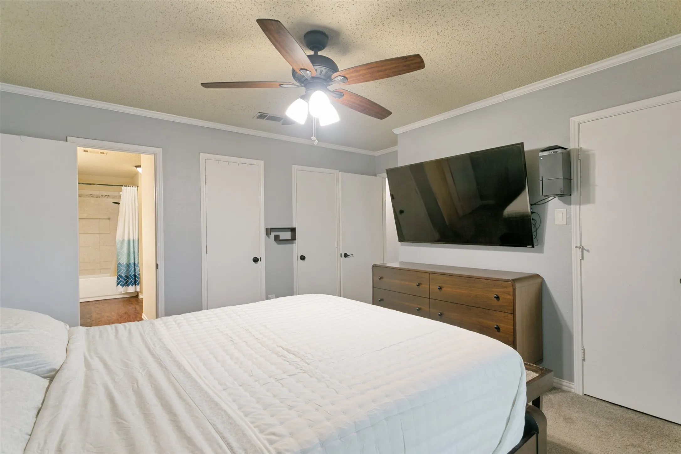 Single Family Residence For Sale in Denton County , 1754 Circle Creek Drive, Lewisville, Texas 75067, 4 Bedroom, 3 Bathroom, 2 Garage spaces, 1,750 Sqft, built in 1992, mls#21365814, Real Estate Agent in Lewisville, Homes For Sale in Denton county, Homes For Sale in Lewisville, Realtor in Lewisville Texas, Real Estate Brokerage Independent Realty Texas, Luminita Cordes Realtor