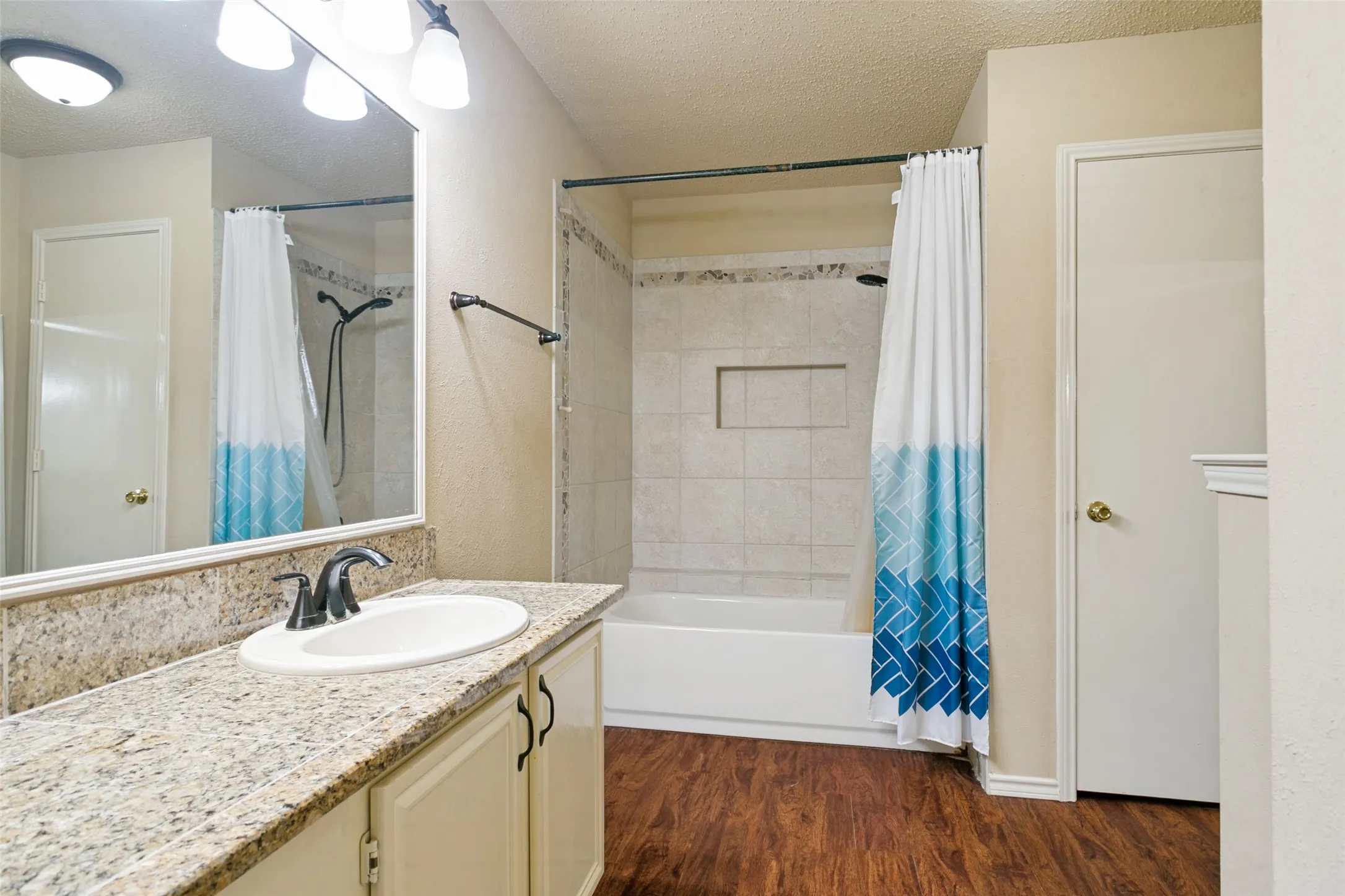Single Family Residence For Sale in Denton County , 1754 Circle Creek Drive, Lewisville, Texas 75067, 4 Bedroom, 3 Bathroom, 2 Garage spaces, 1,750 Sqft, built in 1992, mls#21365814, Real Estate Agent in Lewisville, Homes For Sale in Denton county, Homes For Sale in Lewisville, Realtor in Lewisville Texas, Real Estate Brokerage Independent Realty Texas, Luminita Cordes Realtor