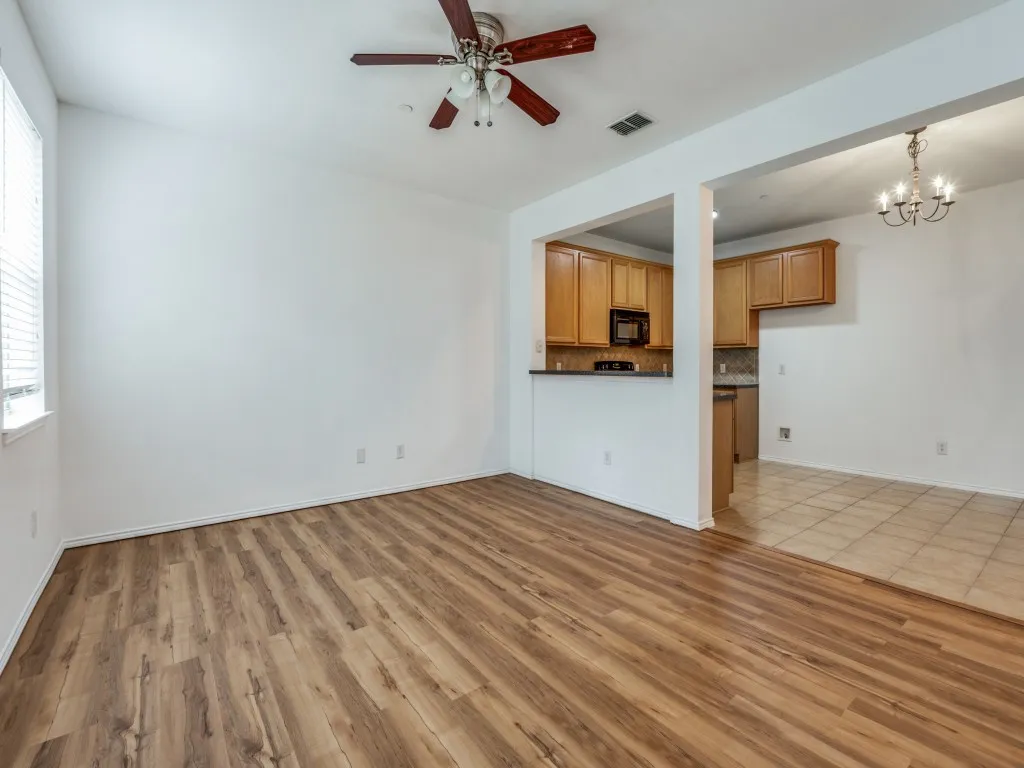 Townhouse For Sale in Collin County , 4908 Heather Glen Trail, Mc Kinney, Texas 75070, 3 Bedroom, 3 Bathroom, 2 Garage spaces, 1,439 Sqft, built in 2006, Price $258,000, mls#21365818, Real Estate Agent in Mc Kinney, Homes For Sale in Collin county, Homes For Sale in Mc Kinney, Realtor in Mc Kinney Texas, Real Estate Brokerage Independent Realty Texas, Luminita Cordes Realtor