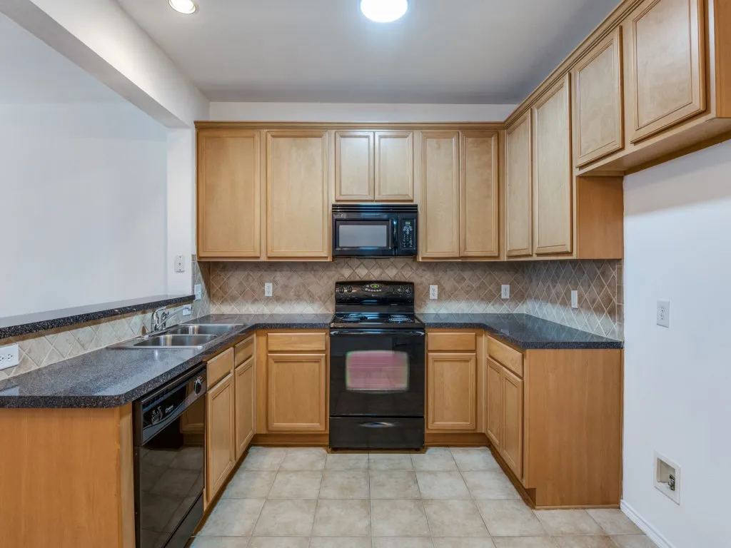 Townhouse For Sale in Collin County , 4908 Heather Glen Trail, Mc Kinney, Texas 75070, 3 Bedroom, 3 Bathroom, 2 Garage spaces, 1,439 Sqft, built in 2006, Price $258,000, mls#21365818, Real Estate Agent in Mc Kinney, Homes For Sale in Collin county, Homes For Sale in Mc Kinney, Realtor in Mc Kinney Texas, Real Estate Brokerage Independent Realty Texas, Luminita Cordes Realtor