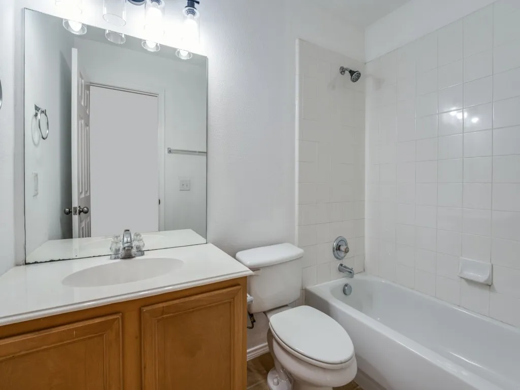 Townhouse For Sale in Collin County , 4908 Heather Glen Trail, Mc Kinney, Texas 75070, 3 Bedroom, 3 Bathroom, 2 Garage spaces, 1,439 Sqft, built in 2006, Price $258,000, mls#21365818, Real Estate Agent in Mc Kinney, Homes For Sale in Collin county, Homes For Sale in Mc Kinney, Realtor in Mc Kinney Texas, Real Estate Brokerage Independent Realty Texas, Luminita Cordes Realtor