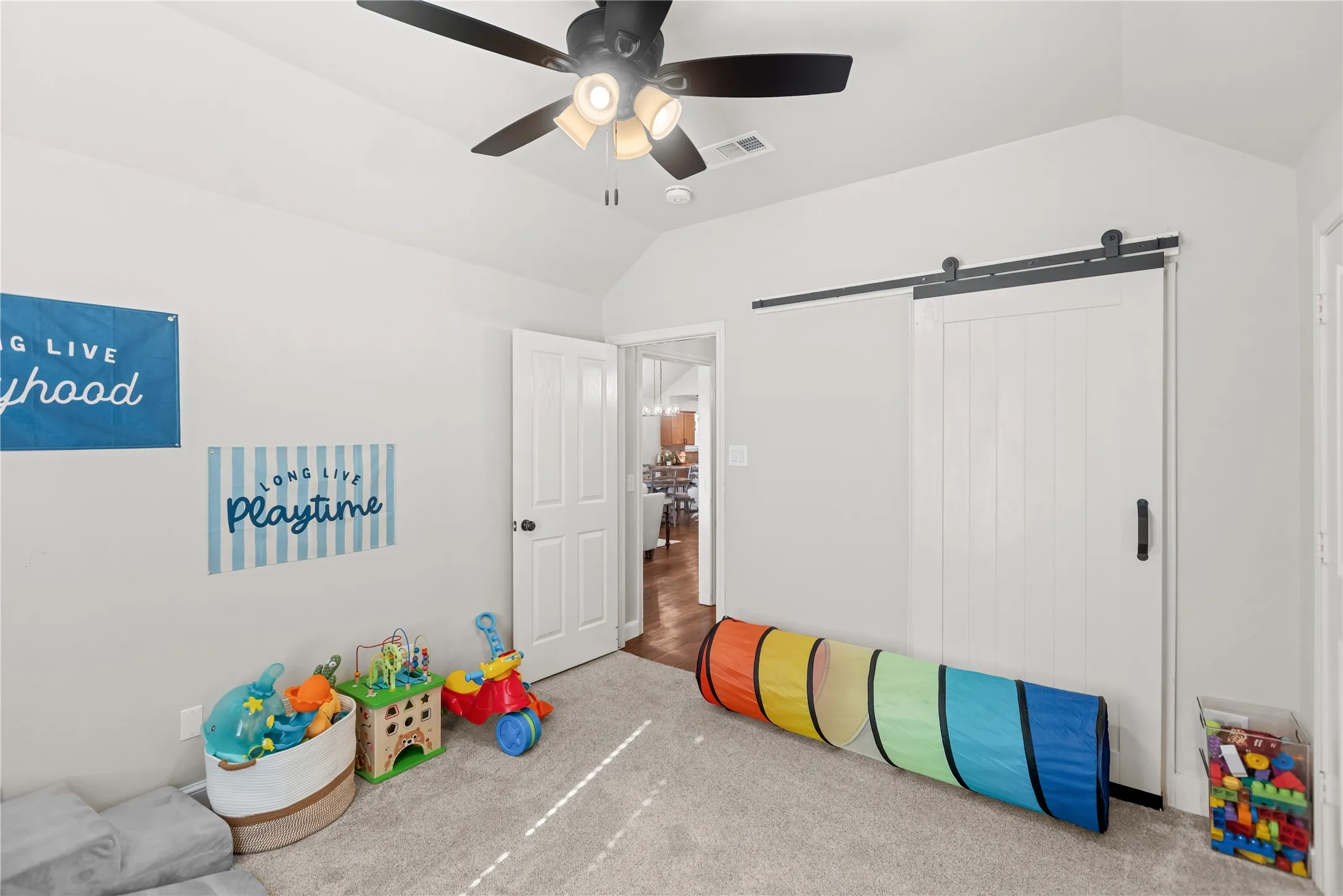 Single Family Residence For Sale in Grayson County , 301 S Porch Street, Tioga, Texas 76271, 3 Bedroom, 2 Bathroom, 2 Garage spaces, 1,416 Sqft, built in 1999, mls#21365820, Real Estate Agent in Tioga, Homes For Sale in Grayson county, Homes For Sale in Tioga, Realtor in Tioga Texas, Real Estate Brokerage Independent Realty Texas, Luminita Cordes Realtor