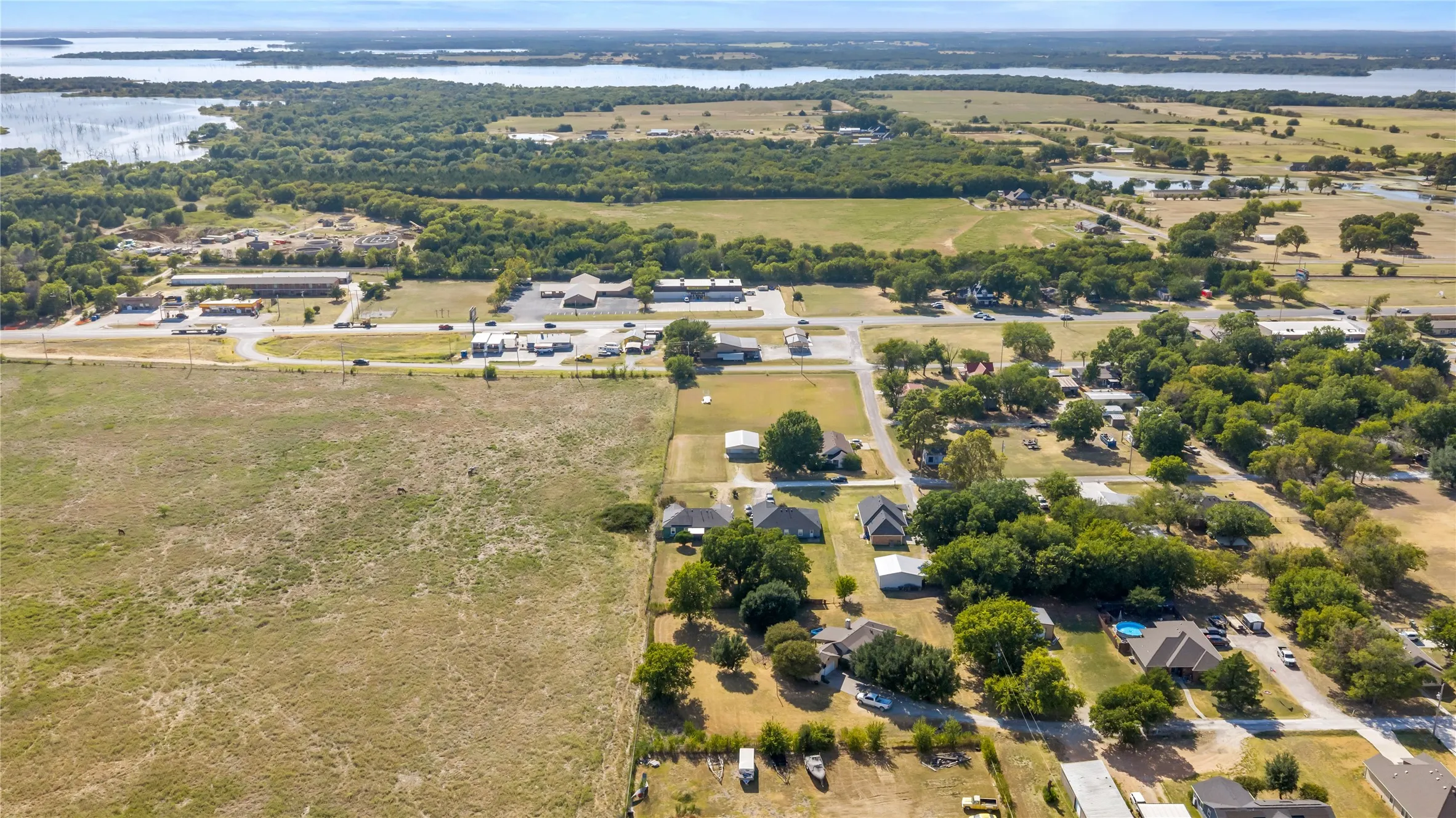 Single Family Residence For Sale in Grayson County , 301 S Porch Street, Tioga, Texas 76271, 3 Bedroom, 2 Bathroom, 2 Garage spaces, 1,416 Sqft, built in 1999, mls#21365820, Real Estate Agent in Tioga, Homes For Sale in Grayson county, Homes For Sale in Tioga, Realtor in Tioga Texas, Real Estate Brokerage Independent Realty Texas, Luminita Cordes Realtor