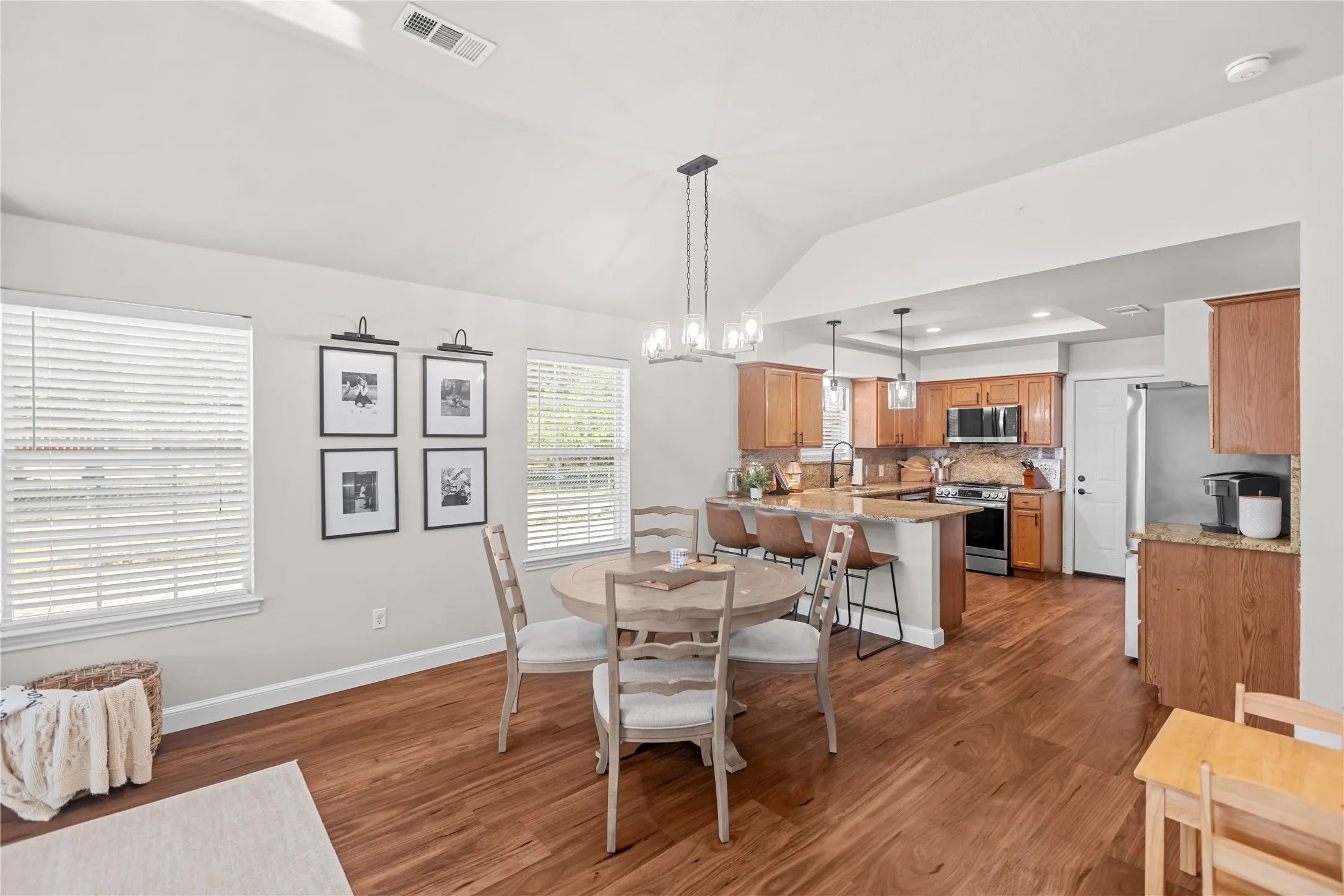 Single Family Residence For Sale in Grayson County , 301 S Porch Street, Tioga, Texas 76271, 3 Bedroom, 2 Bathroom, 2 Garage spaces, 1,416 Sqft, built in 1999, mls#21365820, Real Estate Agent in Tioga, Homes For Sale in Grayson county, Homes For Sale in Tioga, Realtor in Tioga Texas, Real Estate Brokerage Independent Realty Texas, Luminita Cordes Realtor