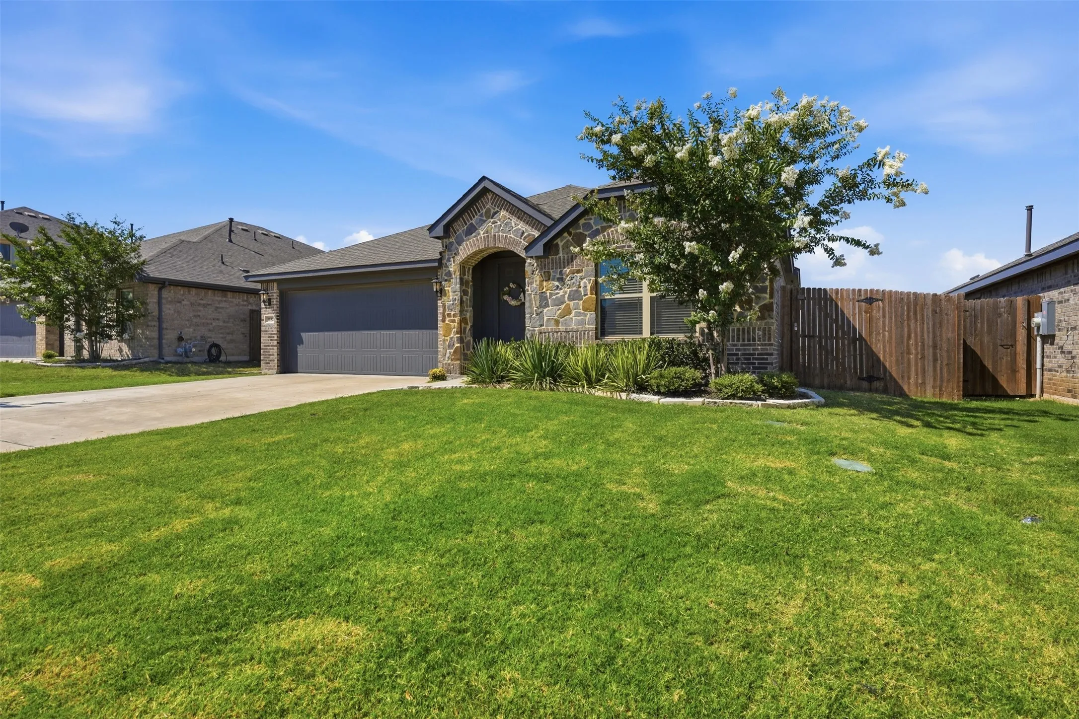 Single Family Residence For Sale in Johnson County , 1032 Fairfax Drive, Godley, Texas 76044, 3 Bedroom, 2 Bathroom, 2 Garage spaces, 1,672 Sqft, built in 2020, mls#21360615, Real Estate Agent in Godley, Homes For Sale in Johnson county, Homes For Sale in Godley, Realtor in Godley Texas, Real Estate Brokerage Independent Realty Texas, Luminita Cordes Realtor