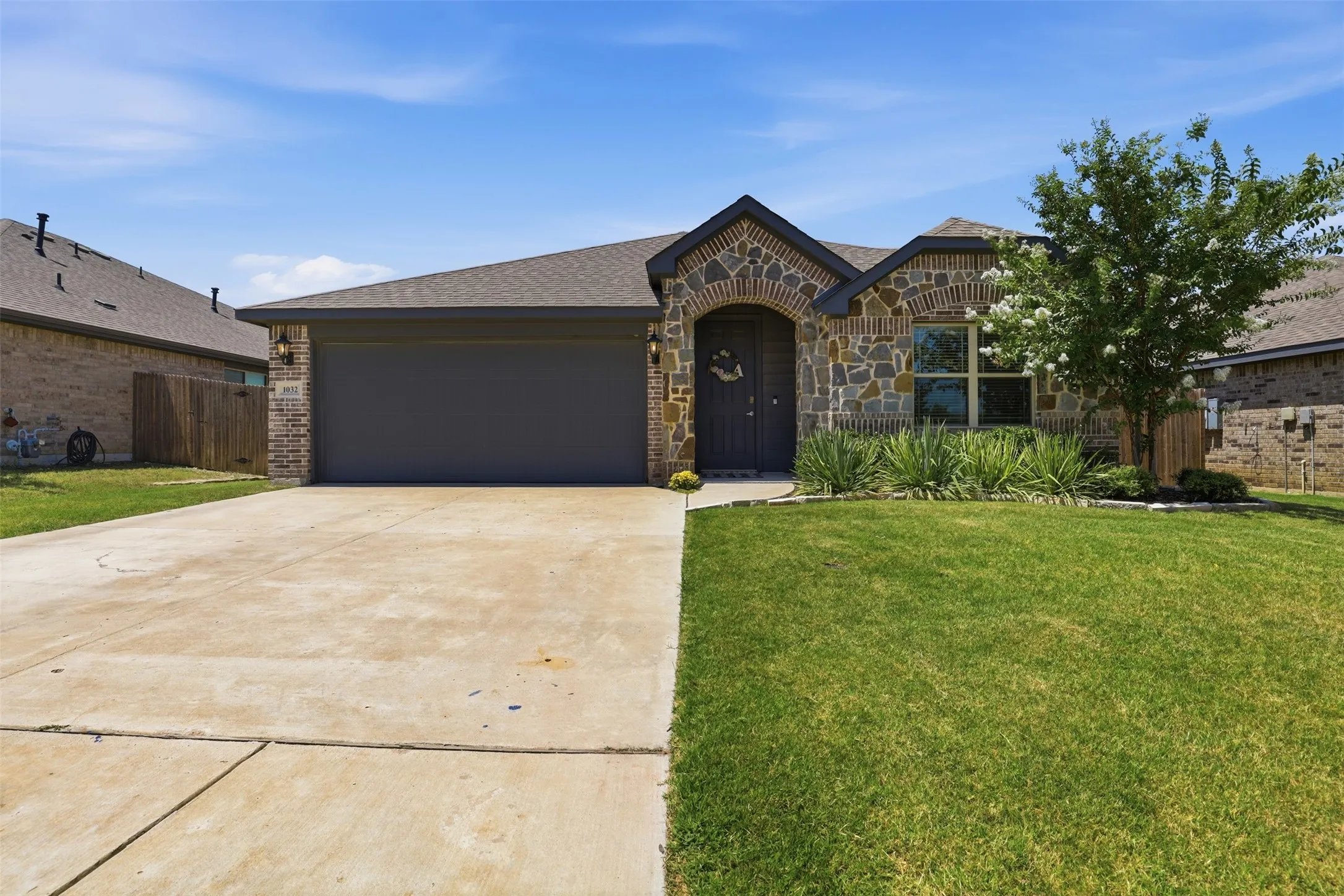 Single Family Residence For Sale in Johnson County , 1032 Fairfax Drive, Godley, Texas 76044, 3 Bedroom, 2 Bathroom, 2 Garage spaces, 1,672 Sqft, built in 2020, mls#21360615, Real Estate Agent in Godley, Homes For Sale in Johnson county, Homes For Sale in Godley, Realtor in Godley Texas, Real Estate Brokerage Independent Realty Texas, Luminita Cordes Realtor