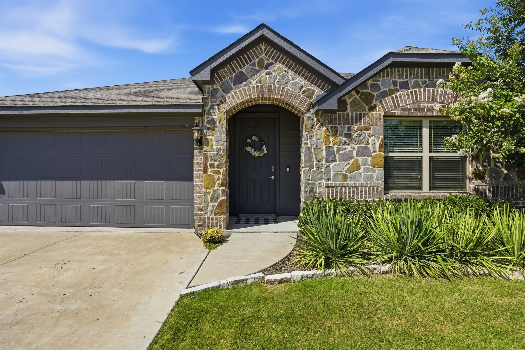 Single Family Residence For Sale in Johnson County , 1032 Fairfax Drive, Godley, Texas 76044, 3 Bedroom, 2 Bathroom, 2 Garage spaces, 1,672 Sqft, built in 2020, mls#21360615, Real Estate Agent in Godley, Homes For Sale in Johnson county, Homes For Sale in Godley, Realtor in Godley Texas, Real Estate Brokerage Independent Realty Texas, Luminita Cordes Realtor