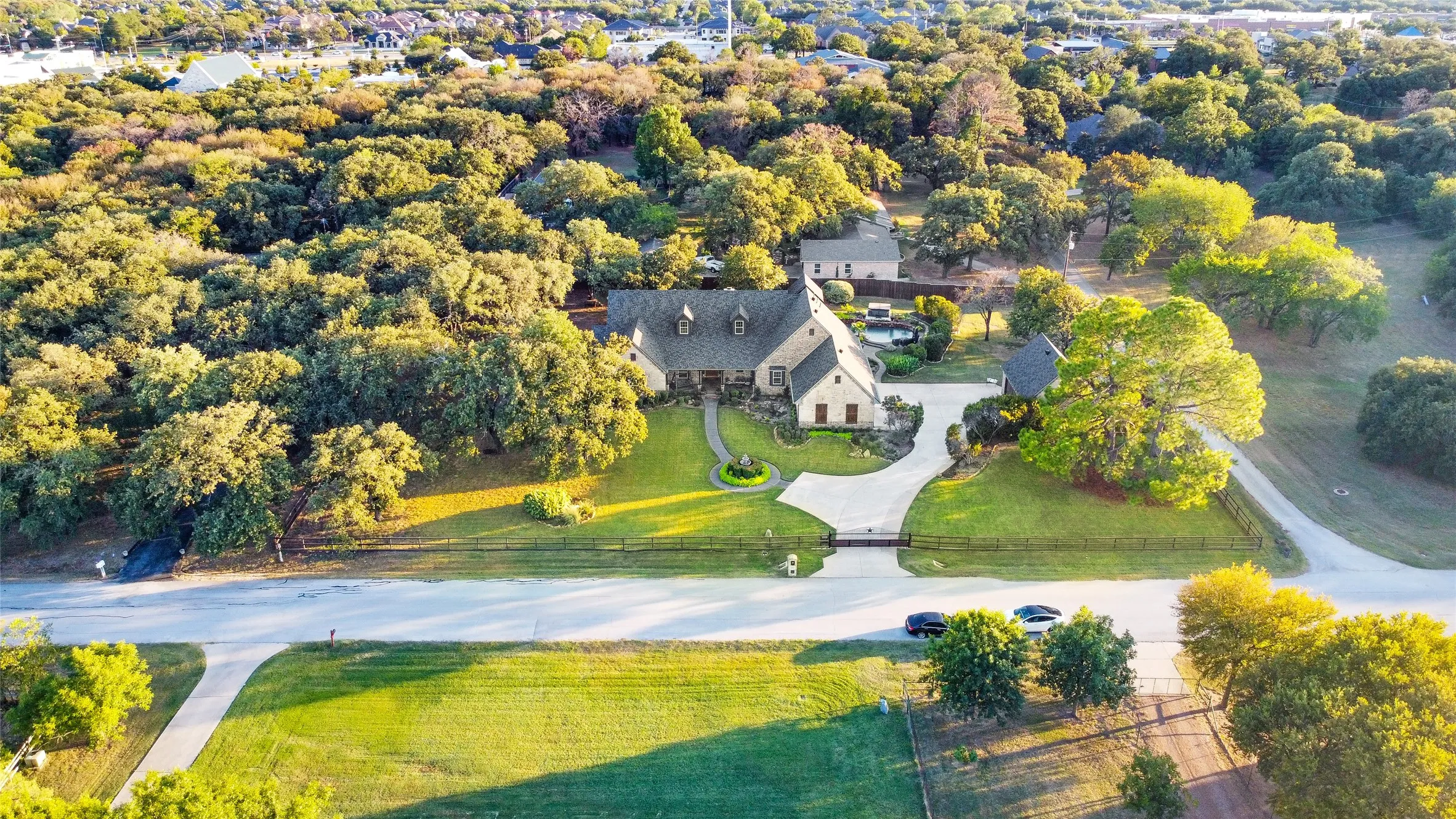 Single Family Residence For Sale in Tarrant County , 1684 Blevins Drive, Keller, Texas 76248, 5 Bedroom, 5 Bathroom, 5 Garage spaces, 5,658 Sqft, built in 2007, mls#21209236, Real Estate Agent in Keller, Homes For Sale in Tarrant county, Homes For Sale in Keller, Realtor in Keller Texas, Real Estate Brokerage Independent Realty Texas, Luminita Cordes Realtor