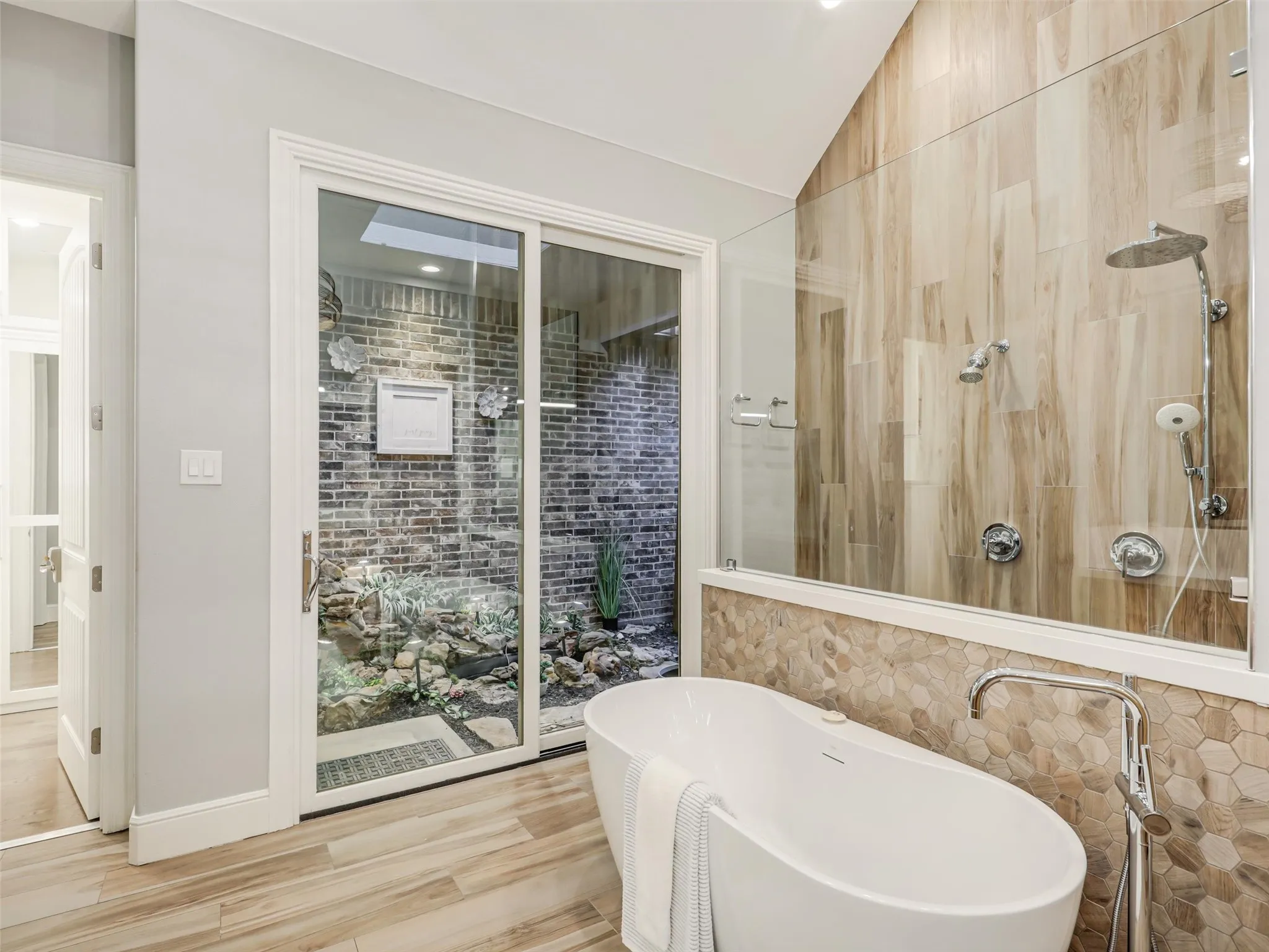 Single Family Residence For Sale in Tarrant County , 1684 Blevins Drive, Keller, Texas 76248, 5 Bedroom, 5 Bathroom, 5 Garage spaces, 5,658 Sqft, built in 2007, mls#21209236, Real Estate Agent in Keller, Homes For Sale in Tarrant county, Homes For Sale in Keller, Realtor in Keller Texas, Real Estate Brokerage Independent Realty Texas, Luminita Cordes Realtor