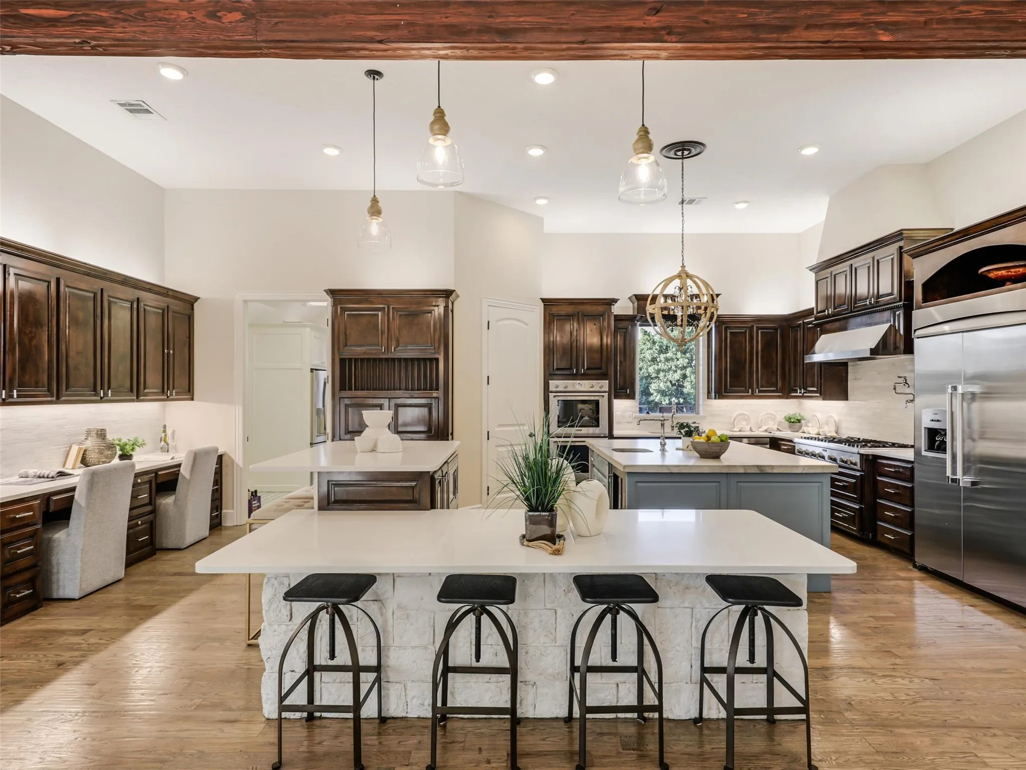 Single Family Residence For Sale in Tarrant County , 1684 Blevins Drive, Keller, Texas 76248, 5 Bedroom, 5 Bathroom, 5 Garage spaces, 5,658 Sqft, built in 2007, mls#21209236, Real Estate Agent in Keller, Homes For Sale in Tarrant county, Homes For Sale in Keller, Realtor in Keller Texas, Real Estate Brokerage Independent Realty Texas, Luminita Cordes Realtor